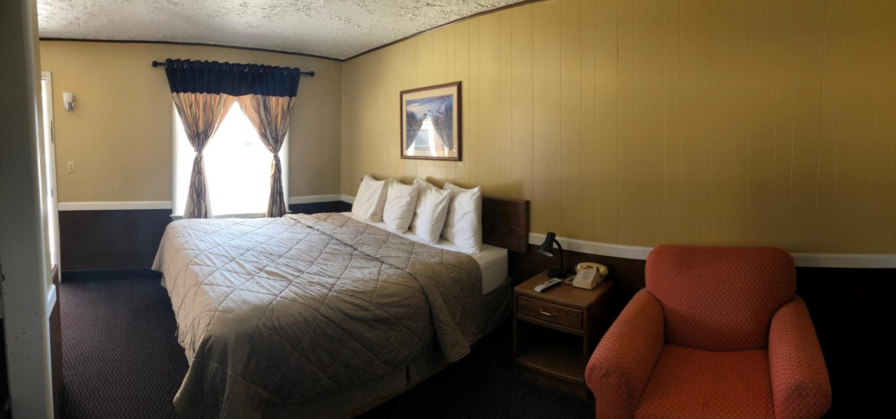 King Room - Non-Smoking photo 2