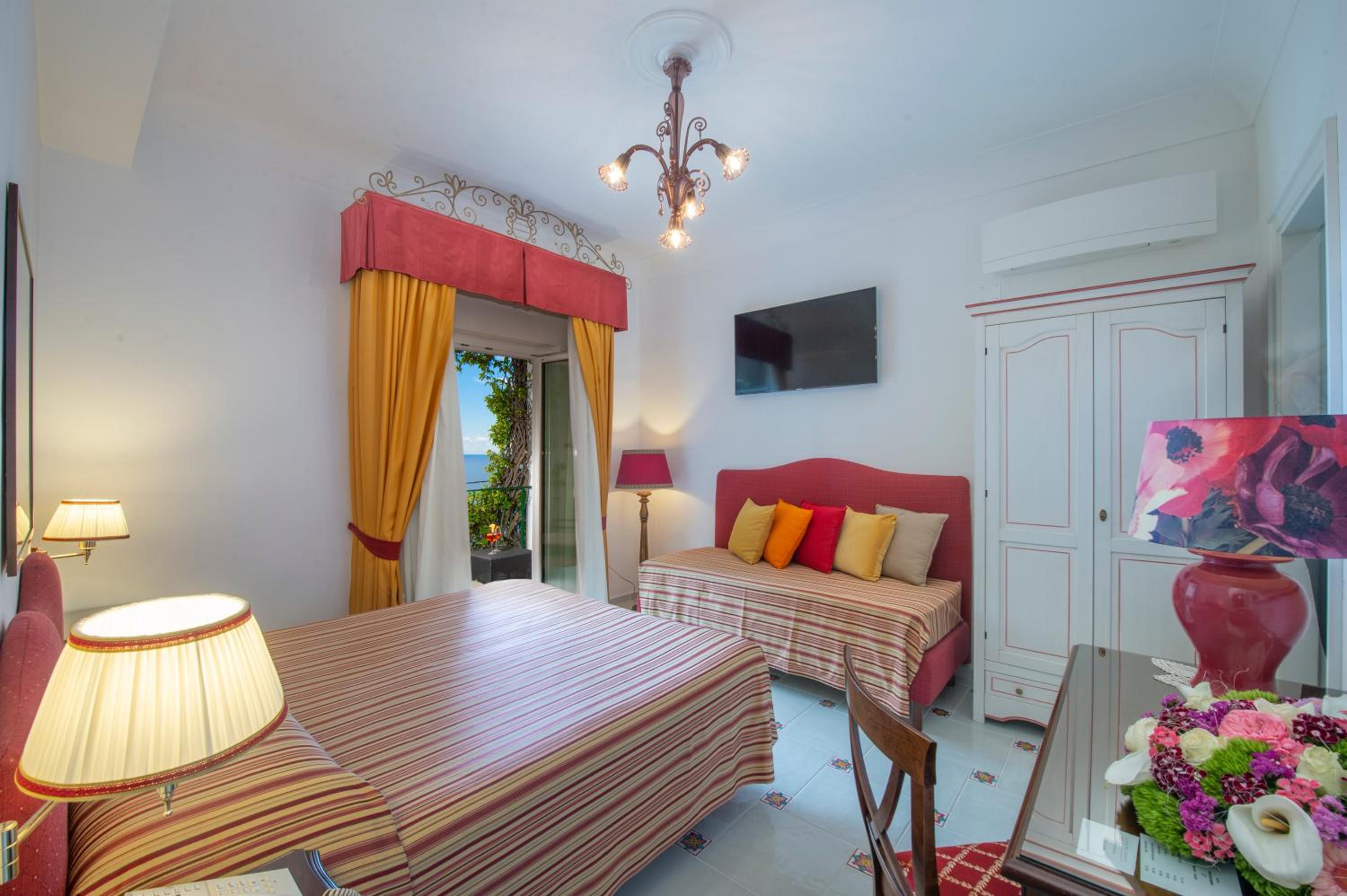 Deluxe Triple Room with Sea View - Photo 15