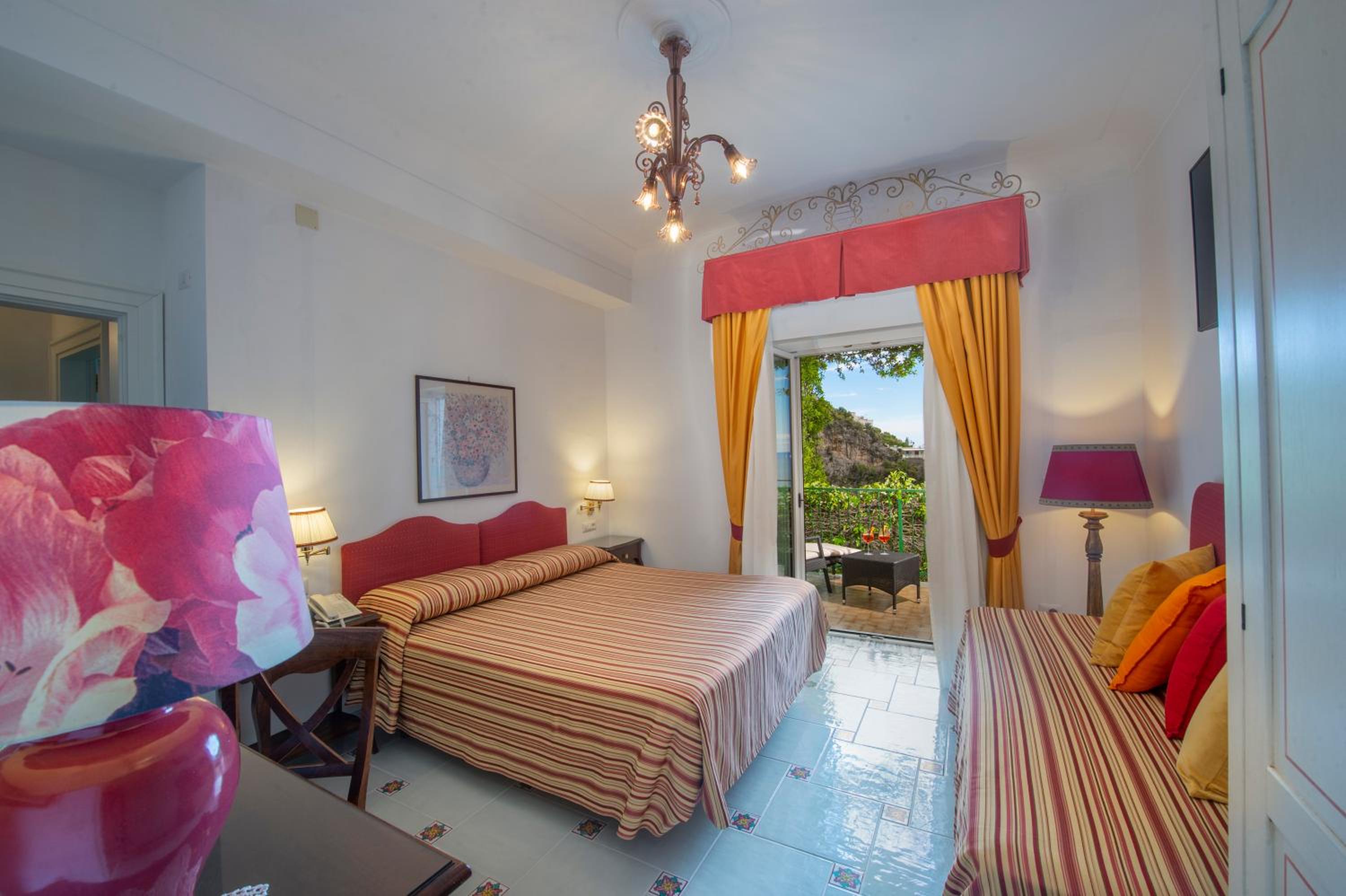 Deluxe Triple Room with Sea View - Photo 16