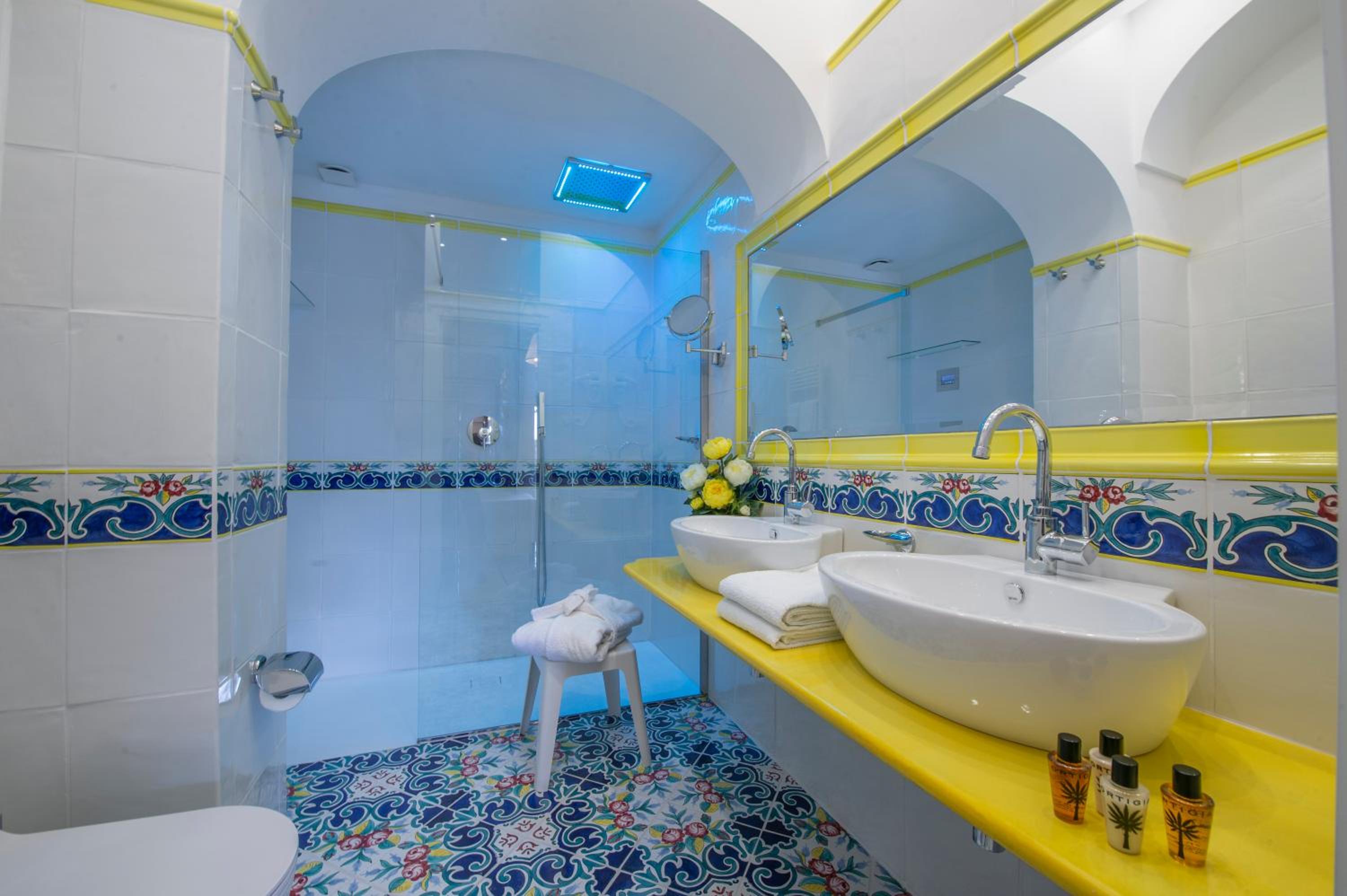 Deluxe Double Room with Sea View - Photo 5