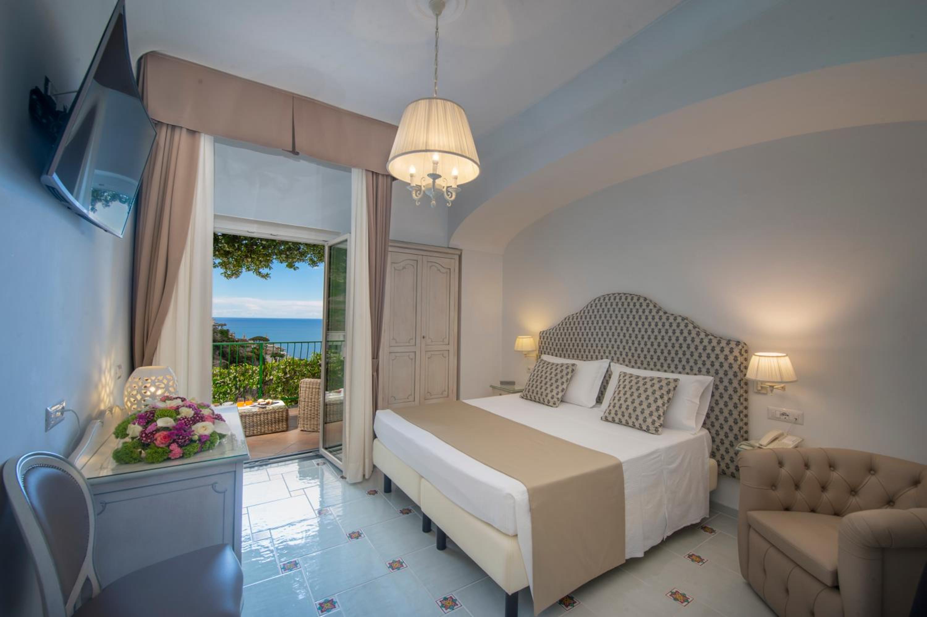 Deluxe Double Room with Sea View - Photo 3