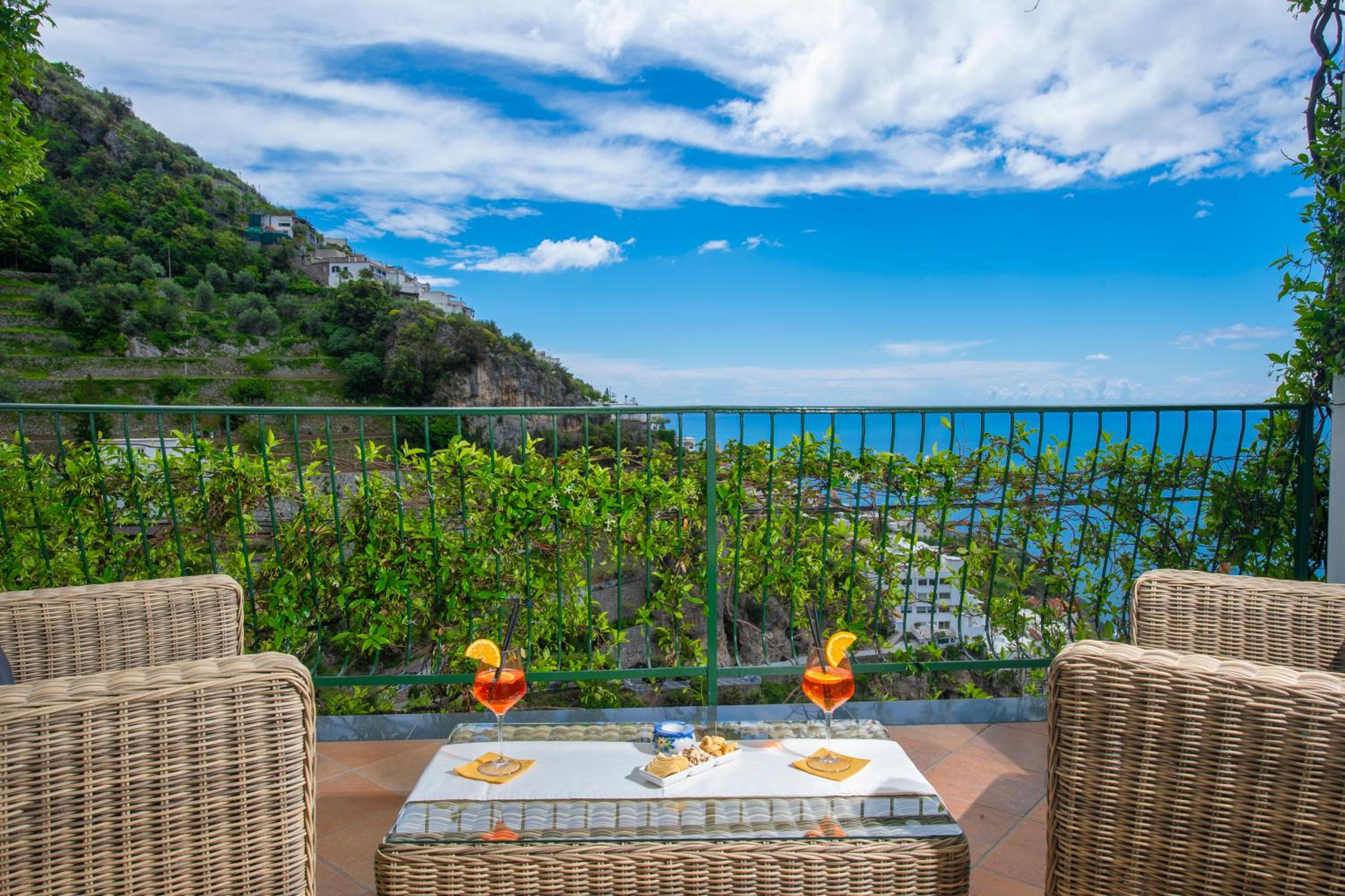 Deluxe Triple Room with Sea View - Photo 18