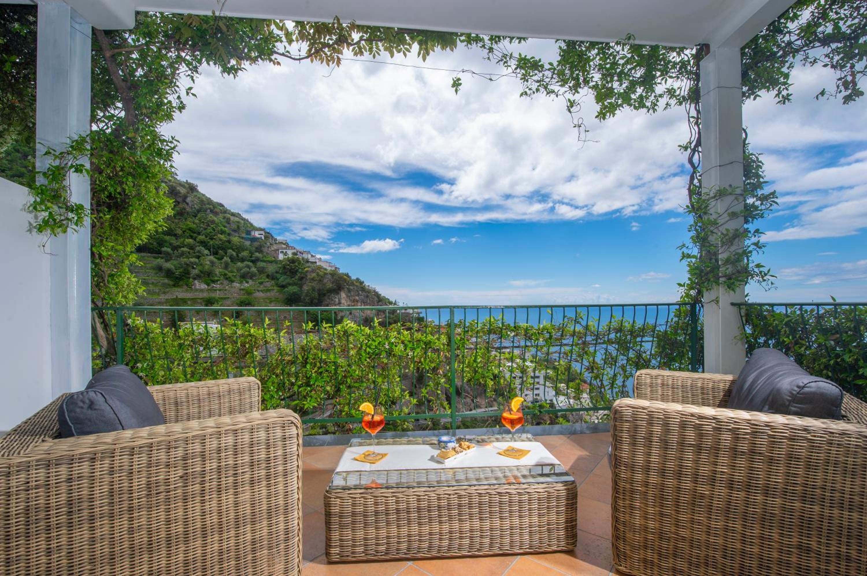 Deluxe Triple Room with Sea View - Photo 19