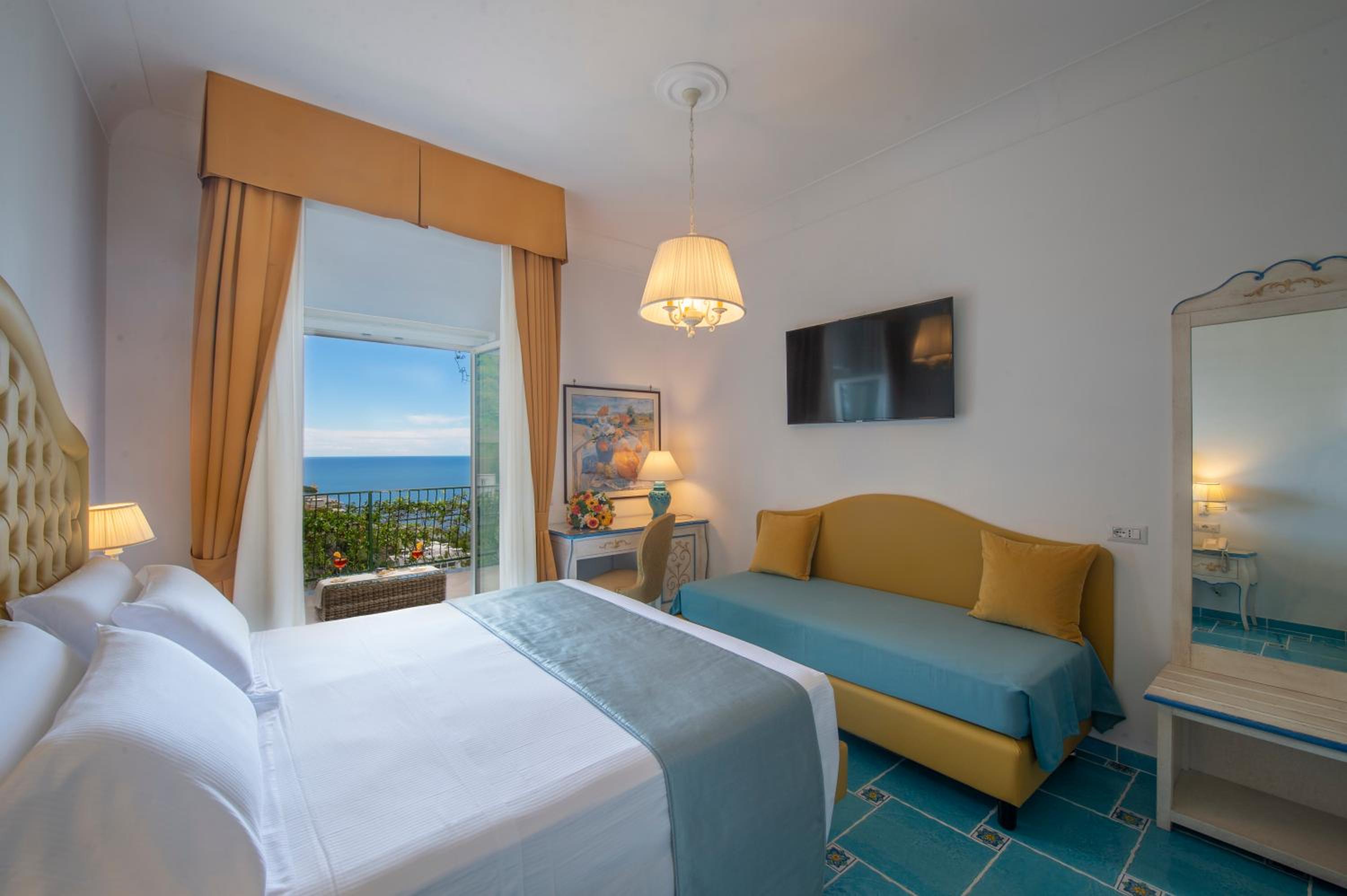 Deluxe Triple Room with Sea View - Photo 2
