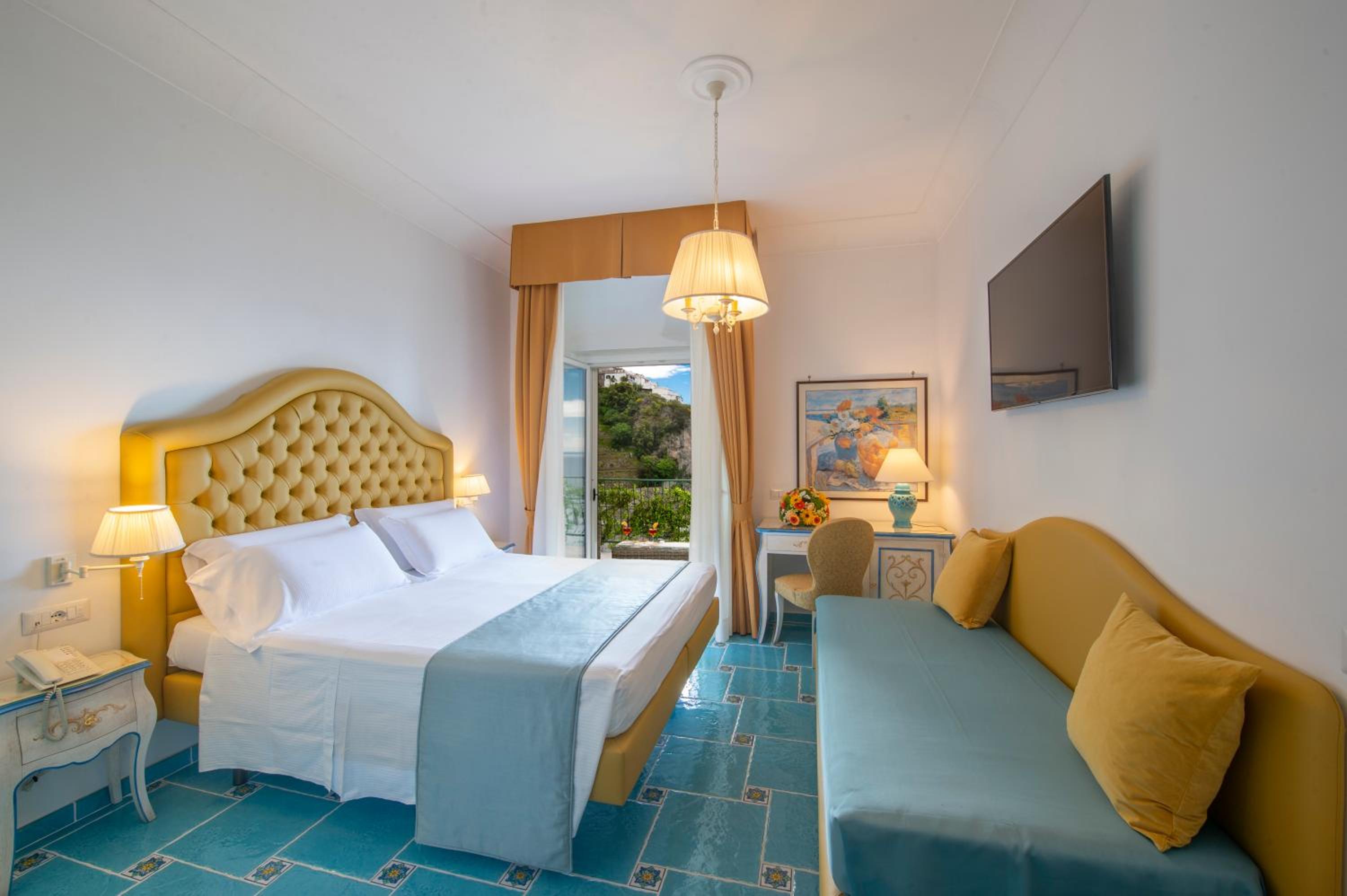 Deluxe Triple Room with Sea View - Photo 21