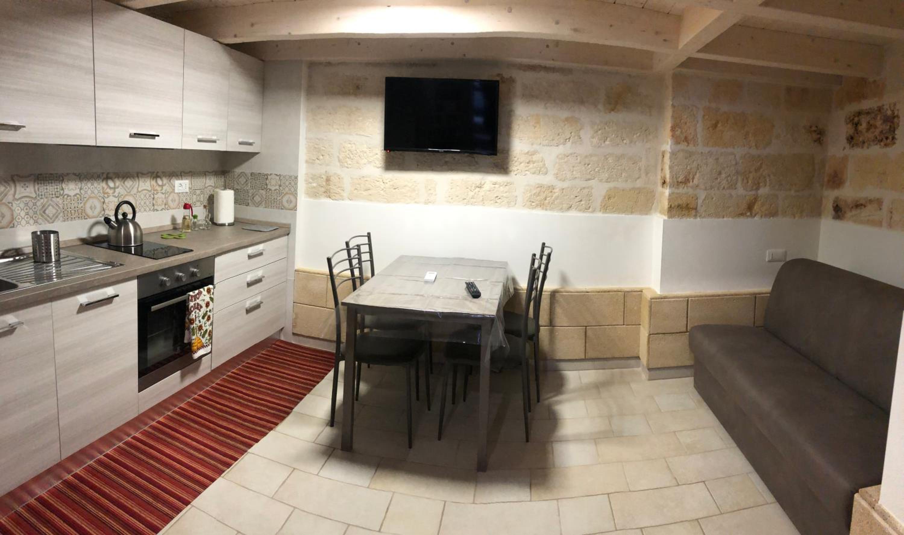 One-Bedroom House - Photo 3