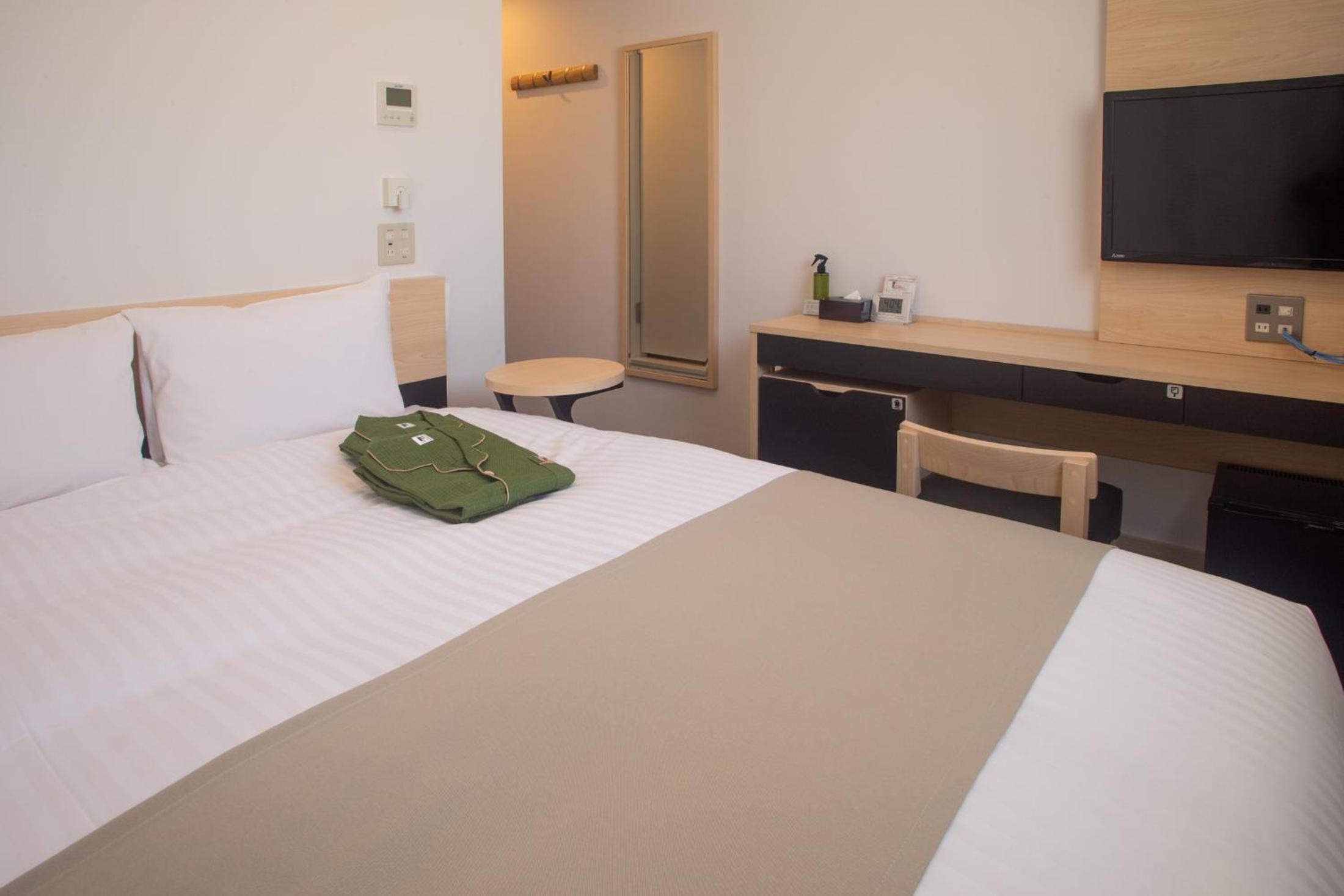 Double Room - Non-Smoking  - Photo 7