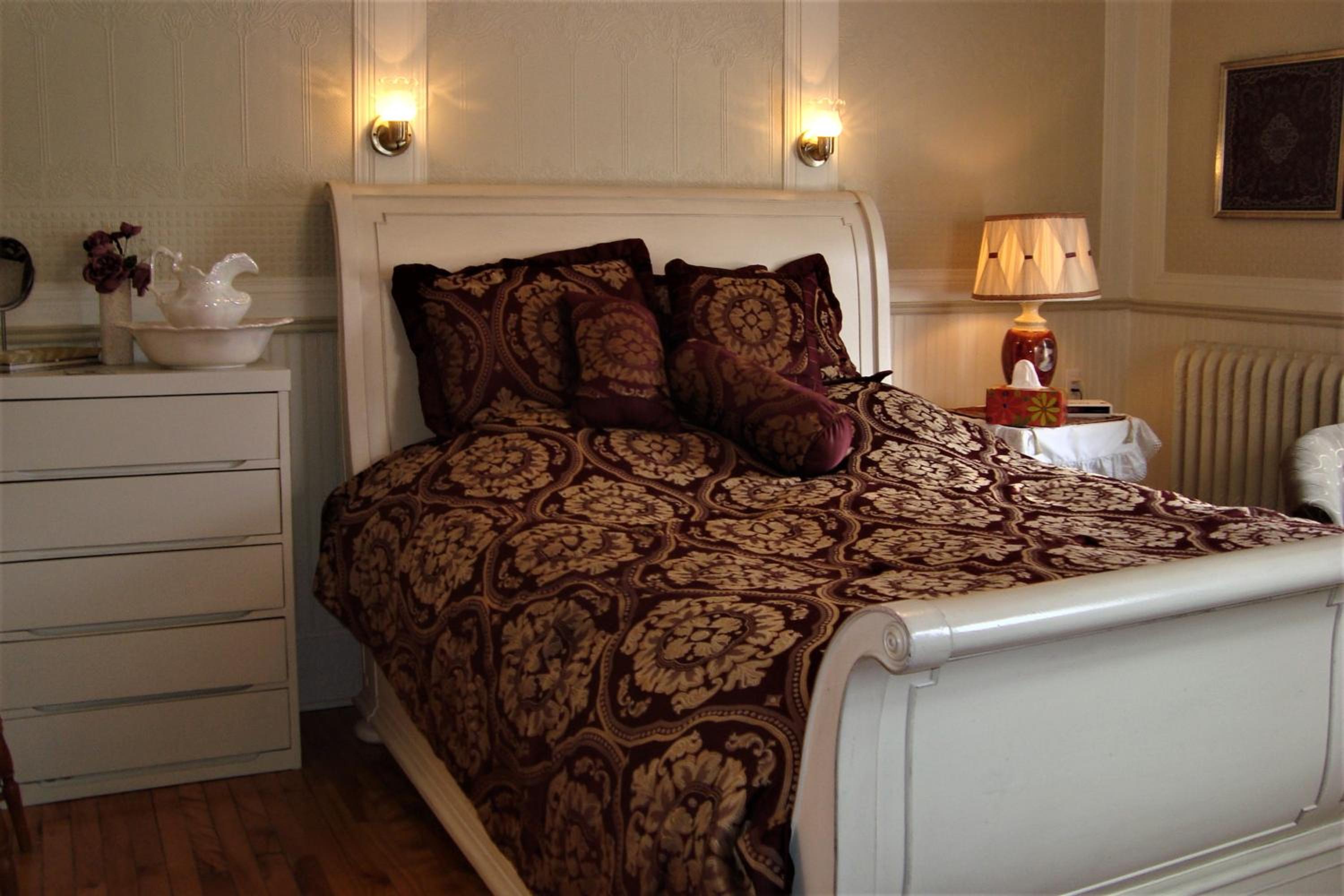 Queen Room with Kitchenette and Balcony photo 1