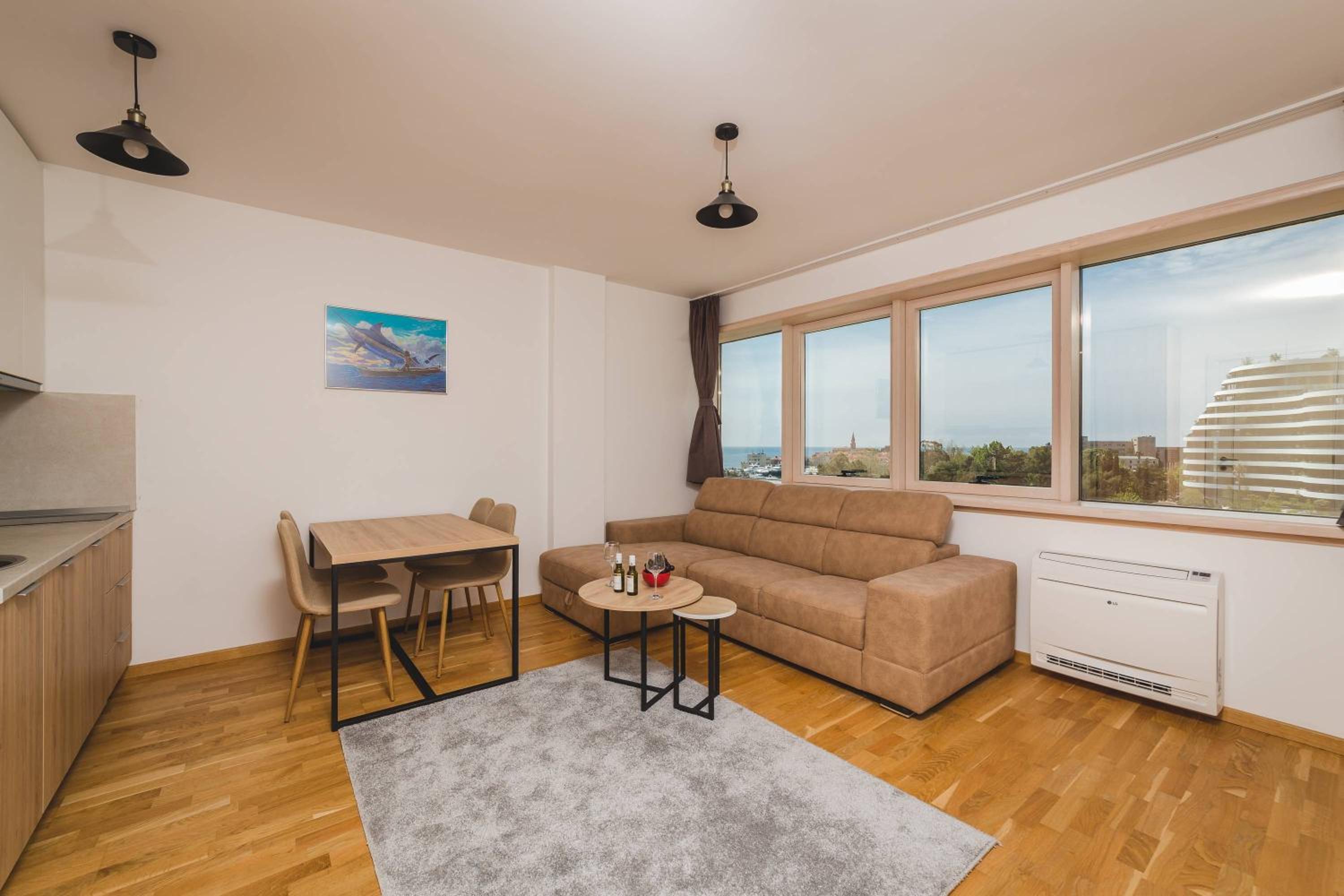 One-Bedroom Apartment - Photo 1