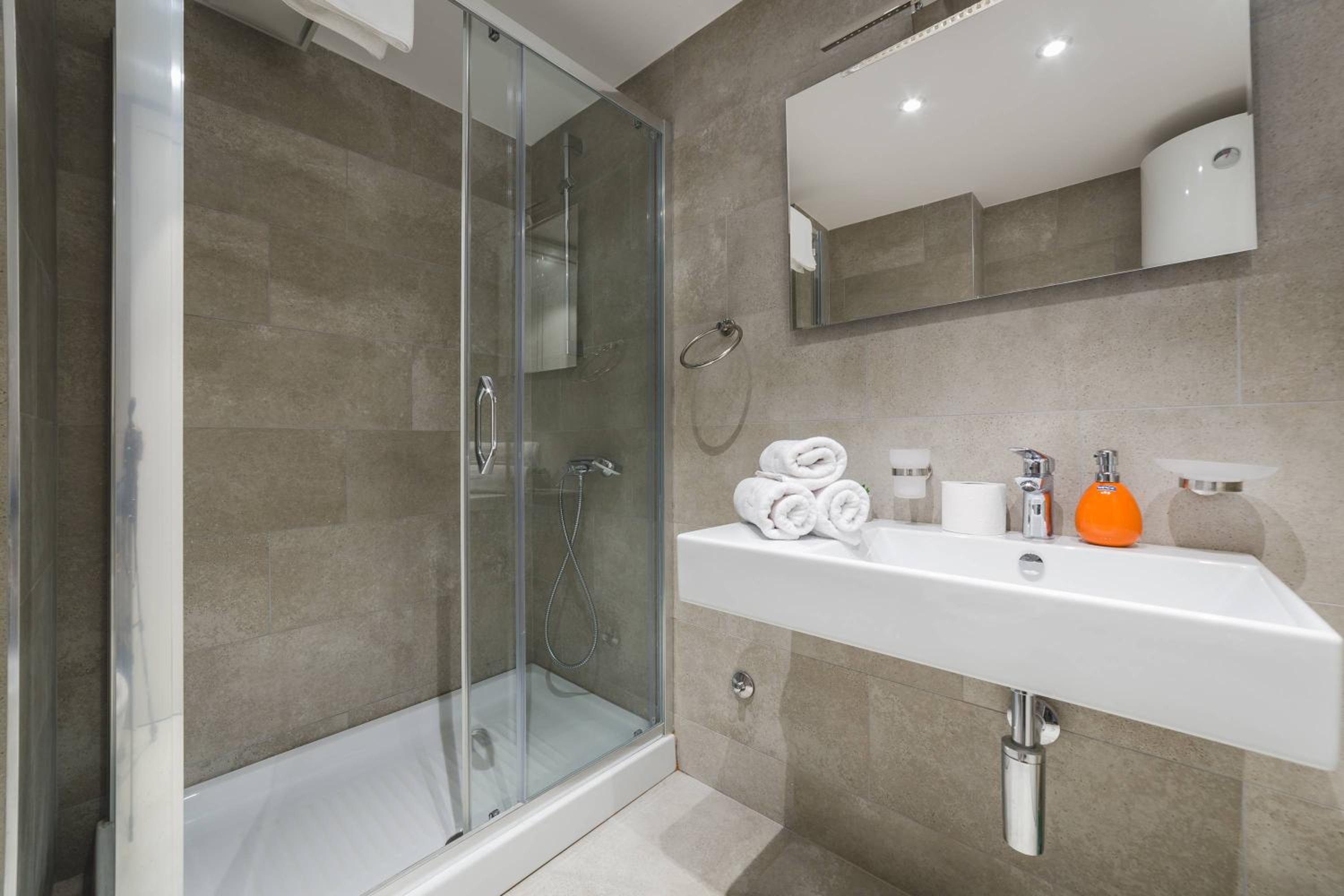One-Bedroom Apartment - Photo 10