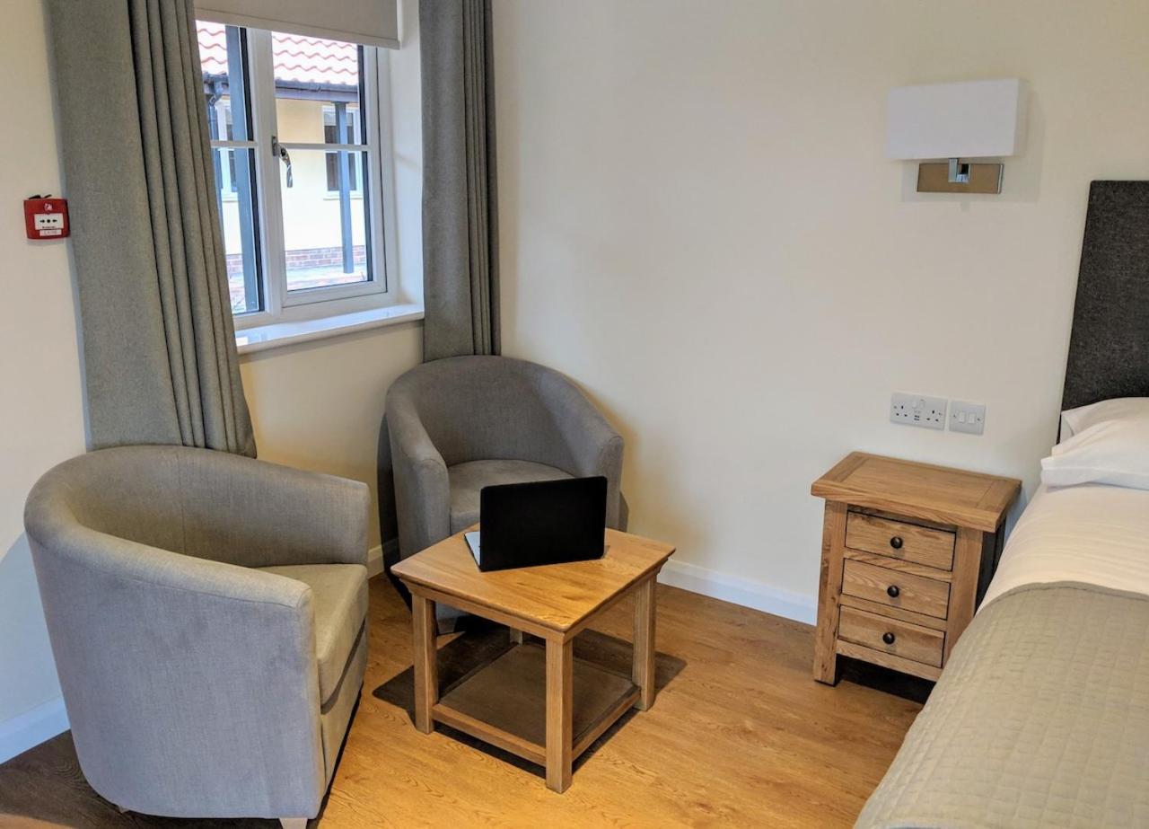 Standard King Room - Photo 5