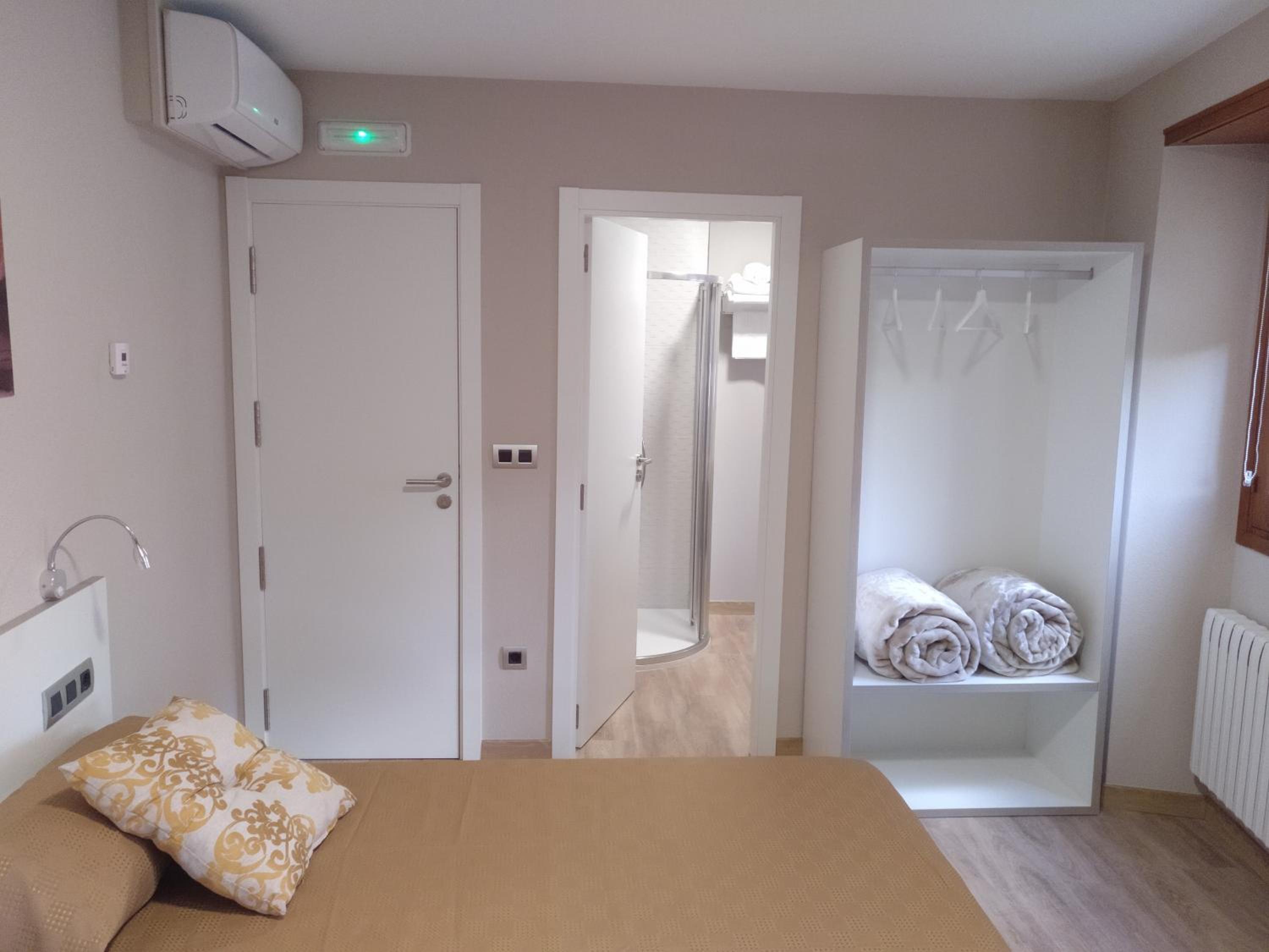 Twin Room - Photo 1