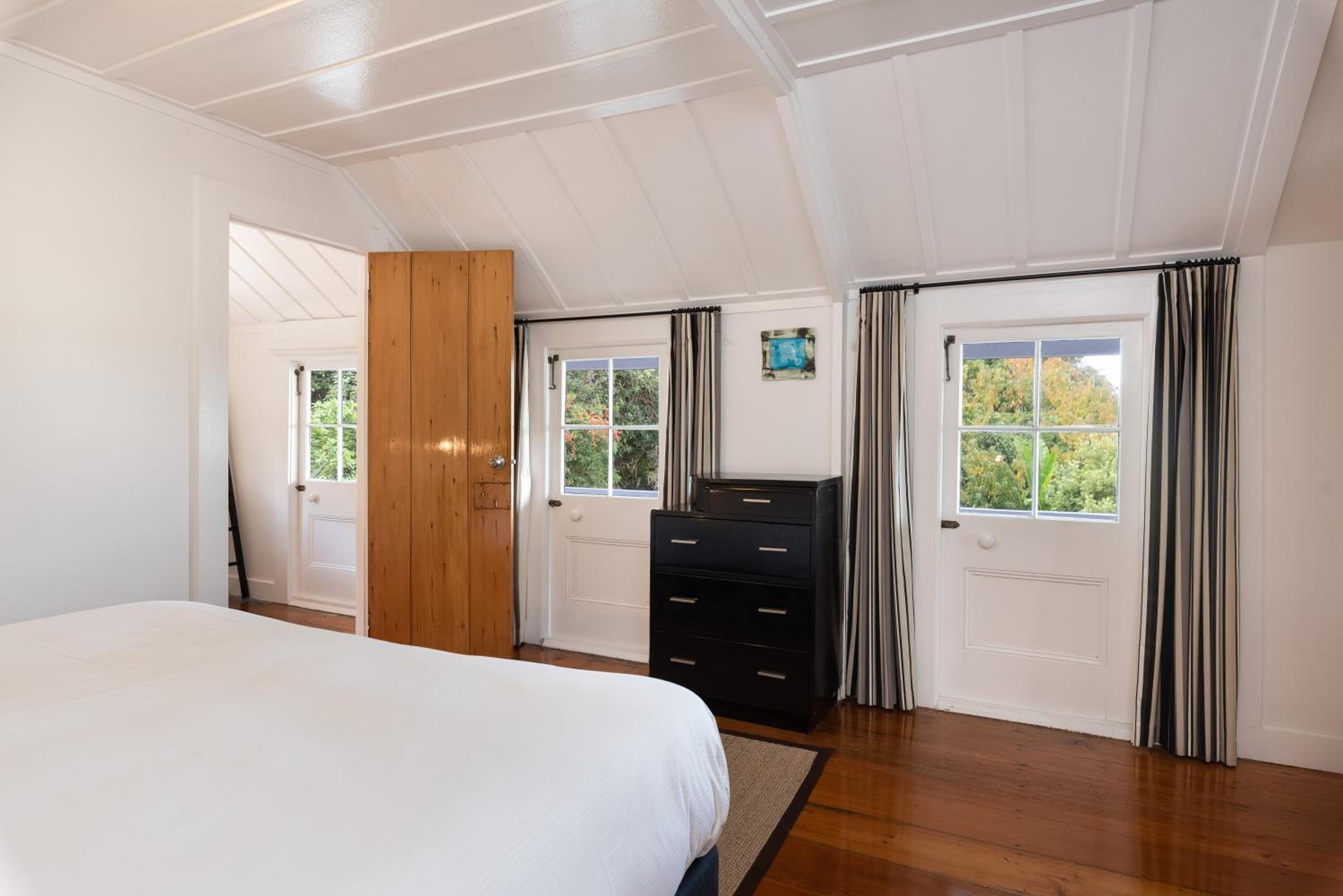One-Bedroom Suite with Sea View
