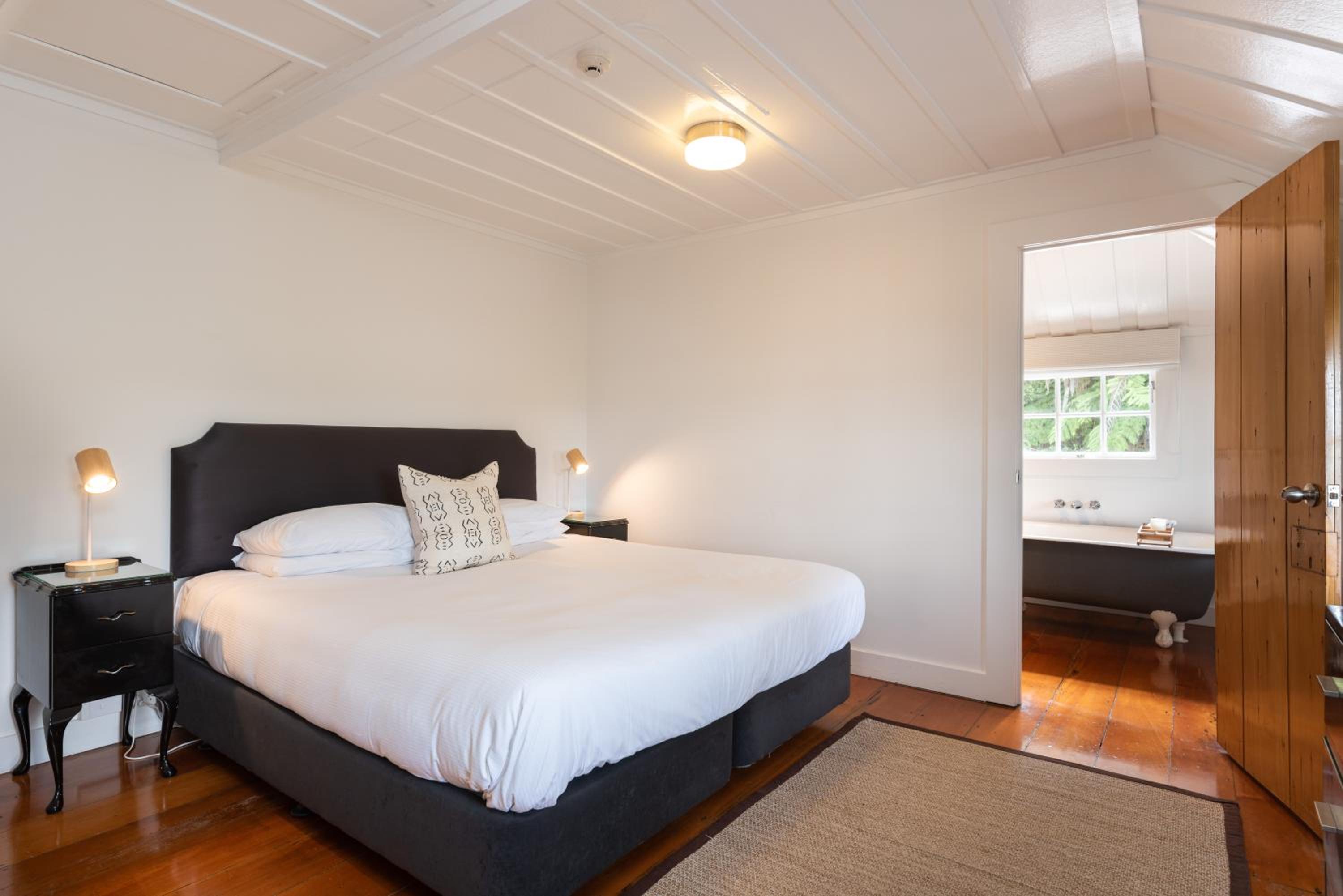 One-Bedroom Suite with Sea View