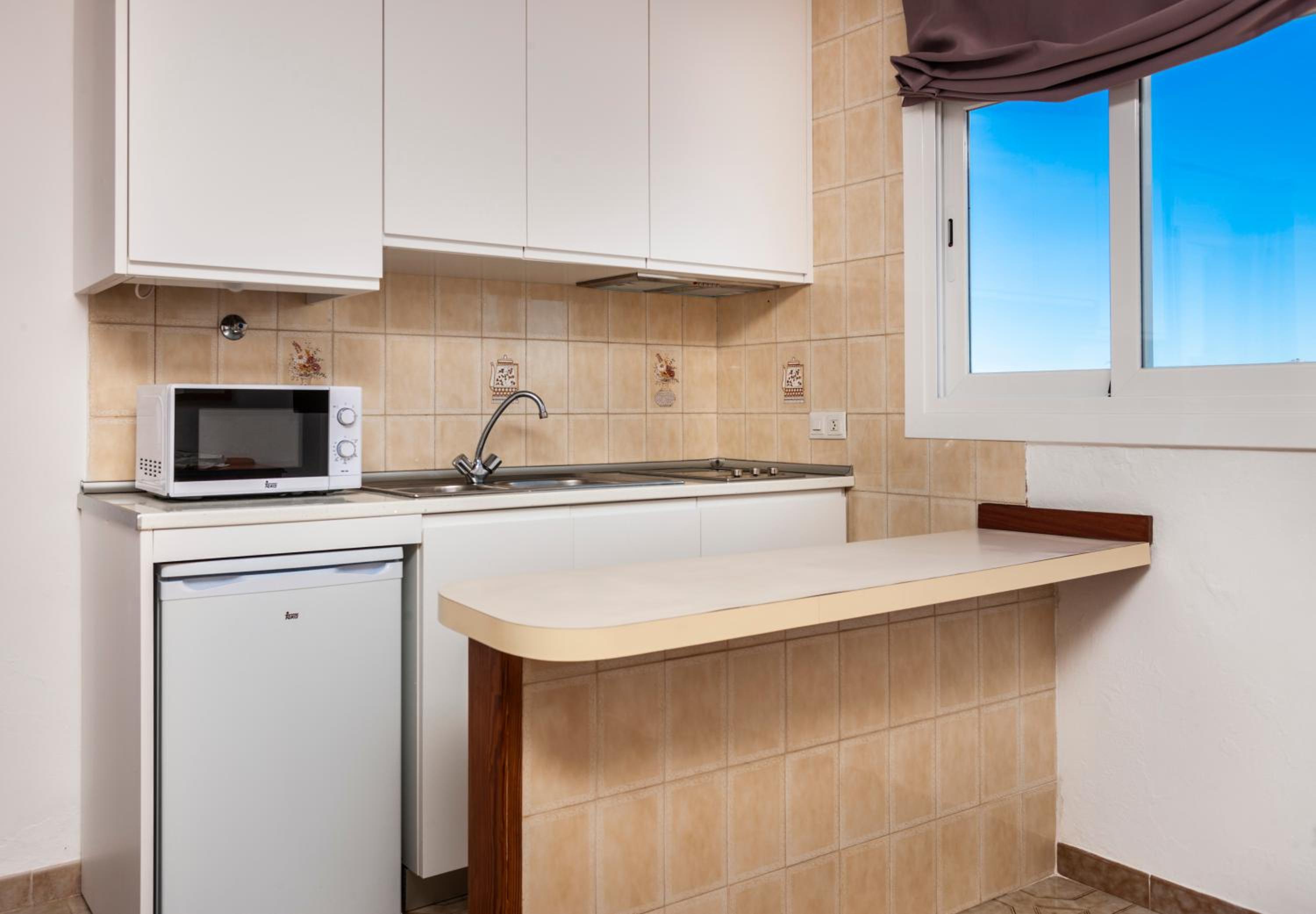Studio Apartment with Sea View photo 3