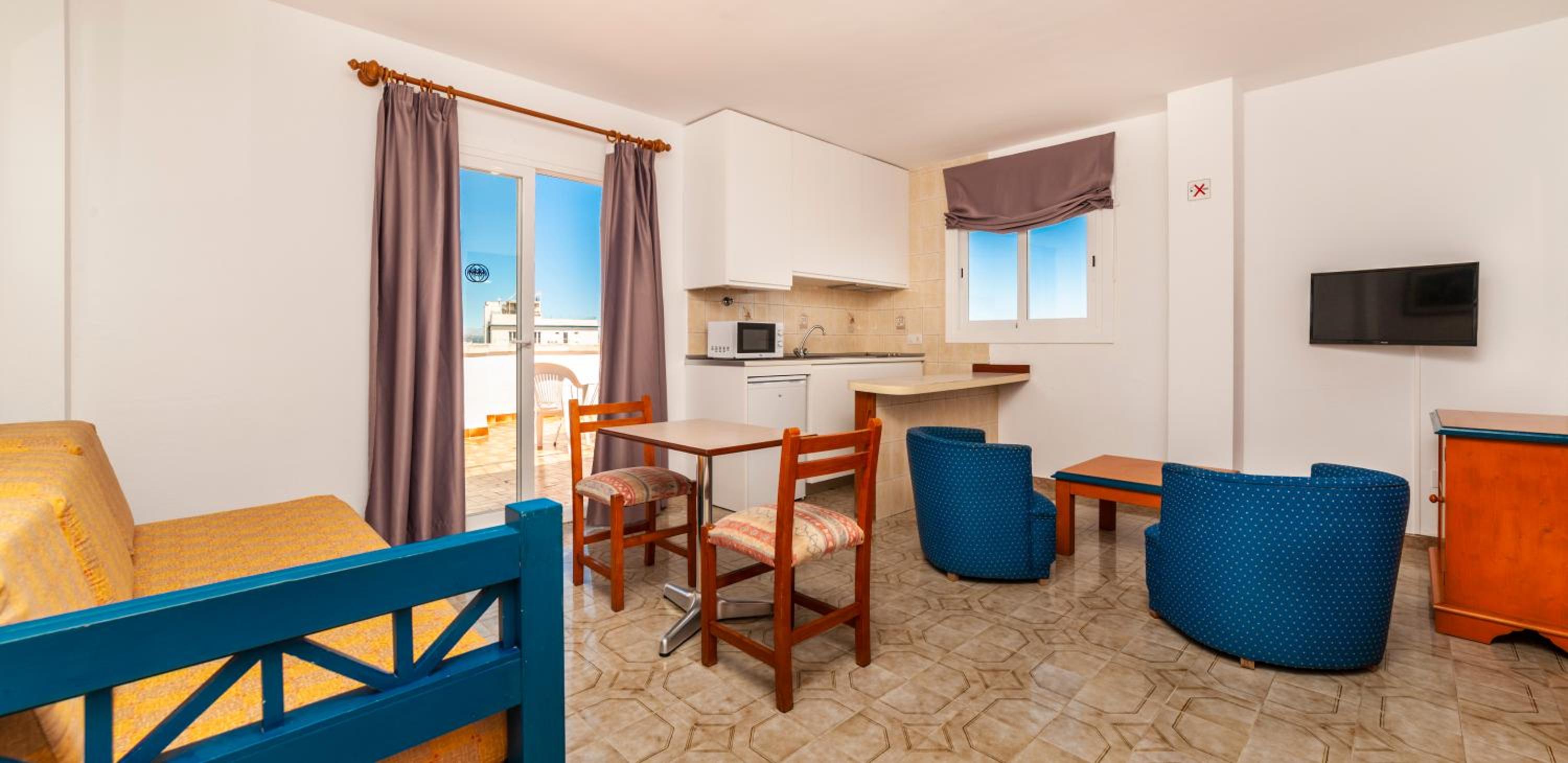 Estudio con vista al mar