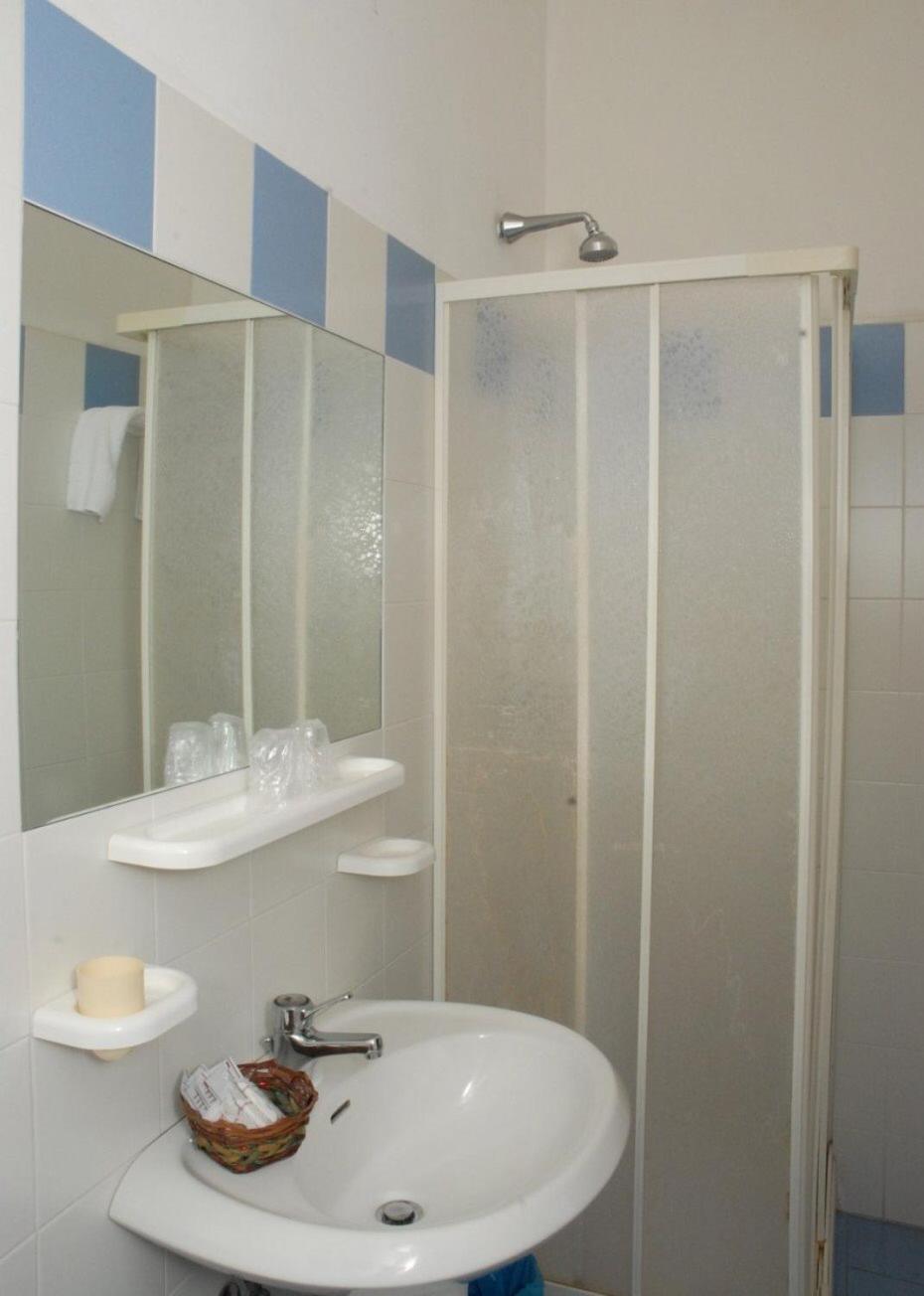 Studio (3 Adults) - Photo 29