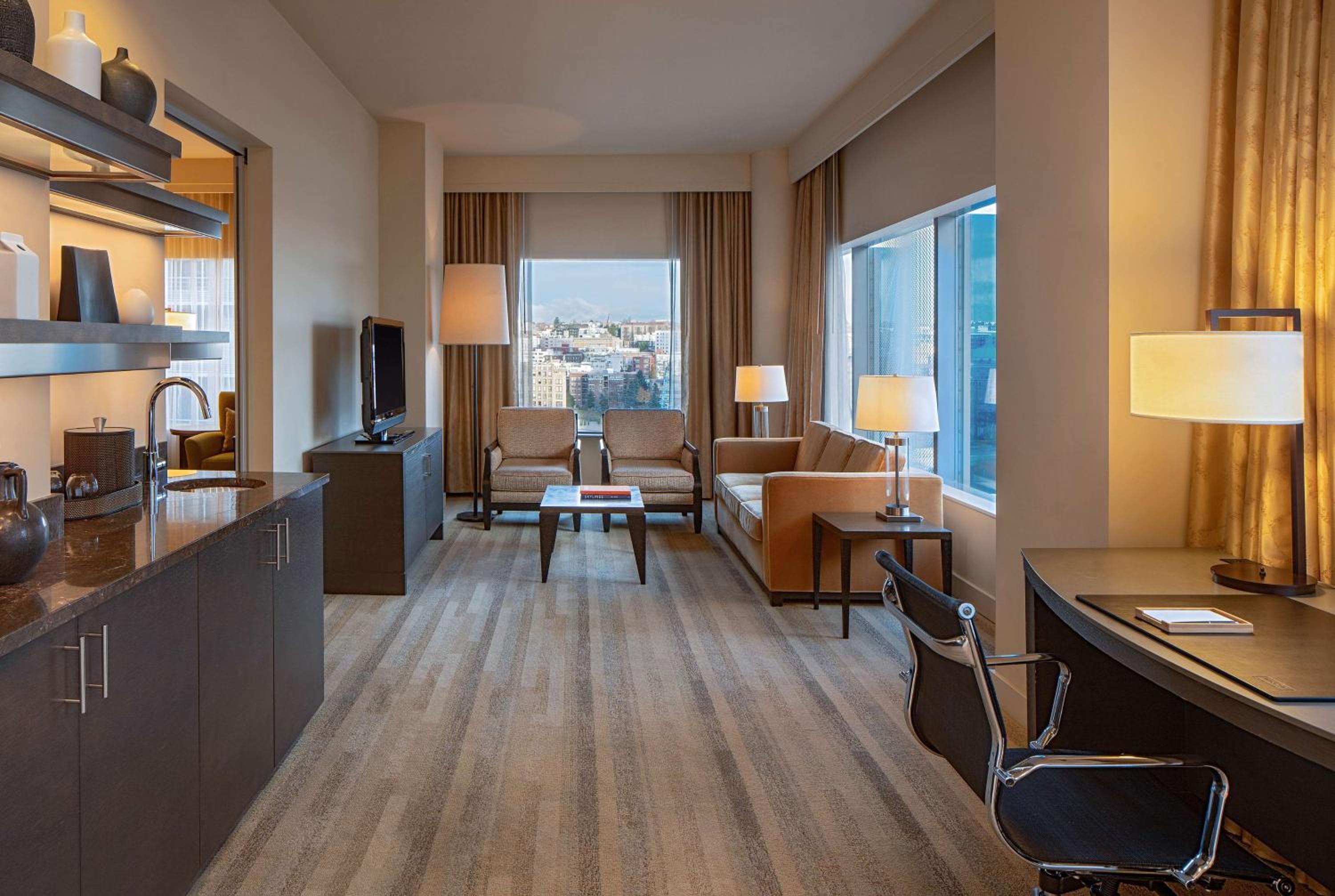 Luxury King Room - Photo 3