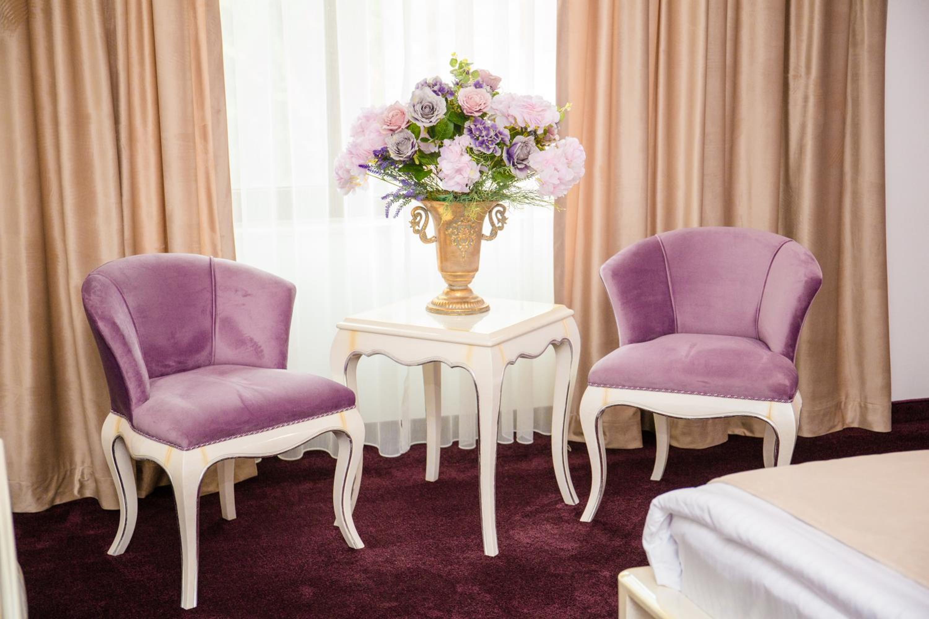 Deluxe King Room - Photo 6