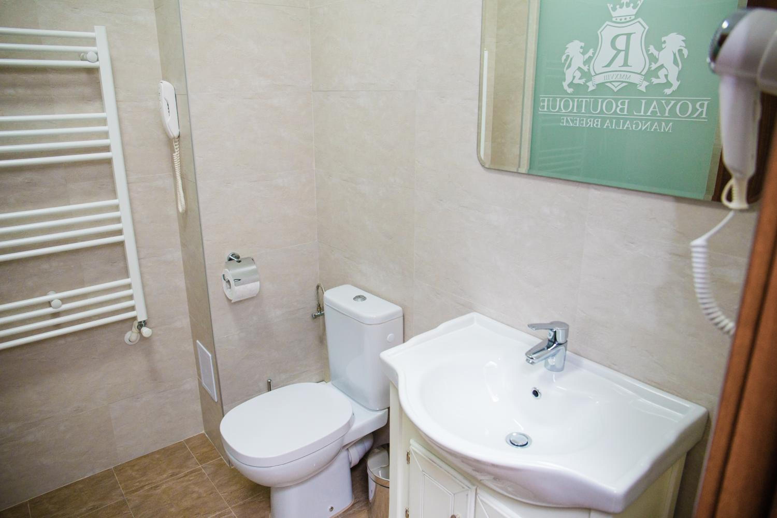 Deluxe King Room - Photo 24