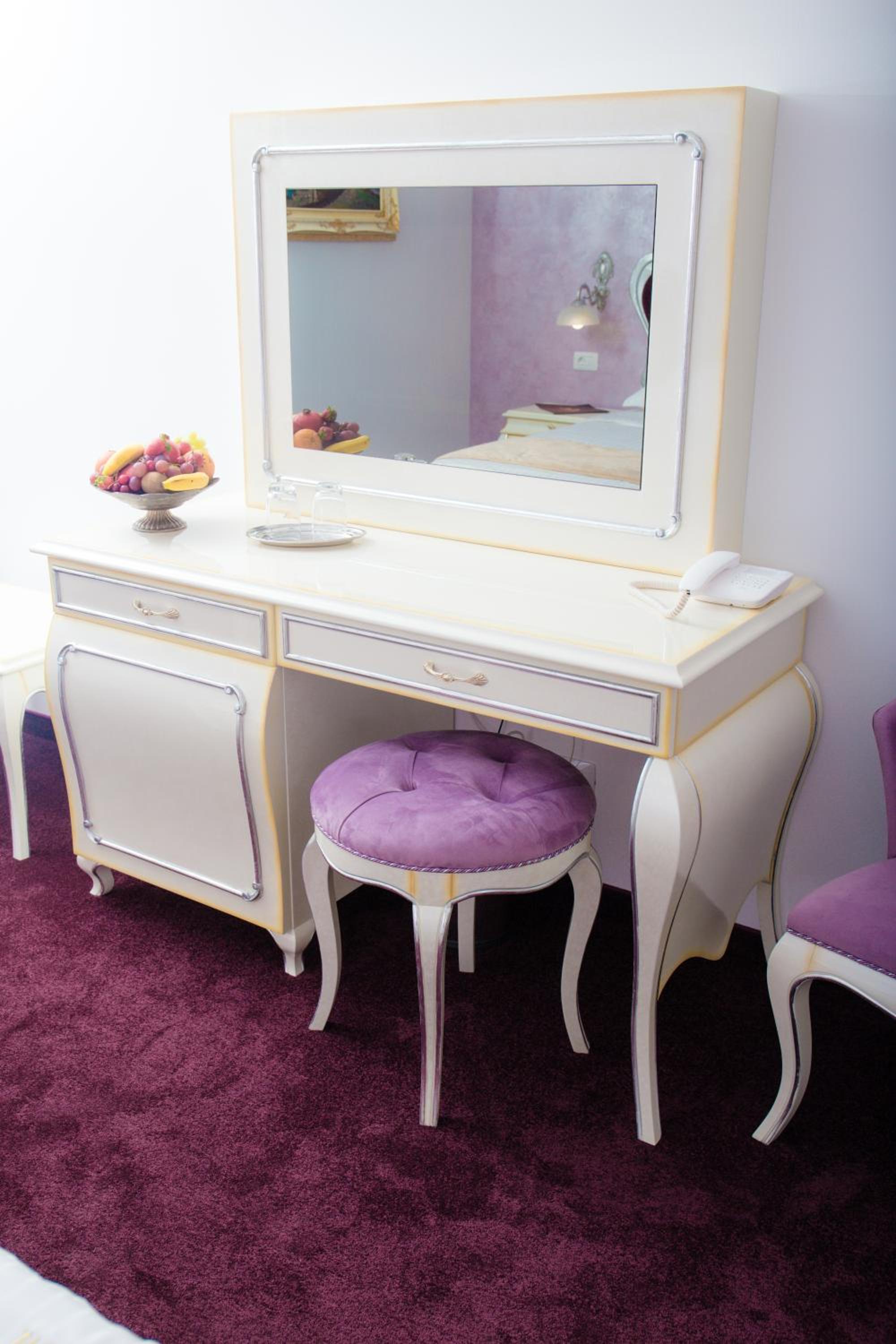 Deluxe King Room - Photo 16