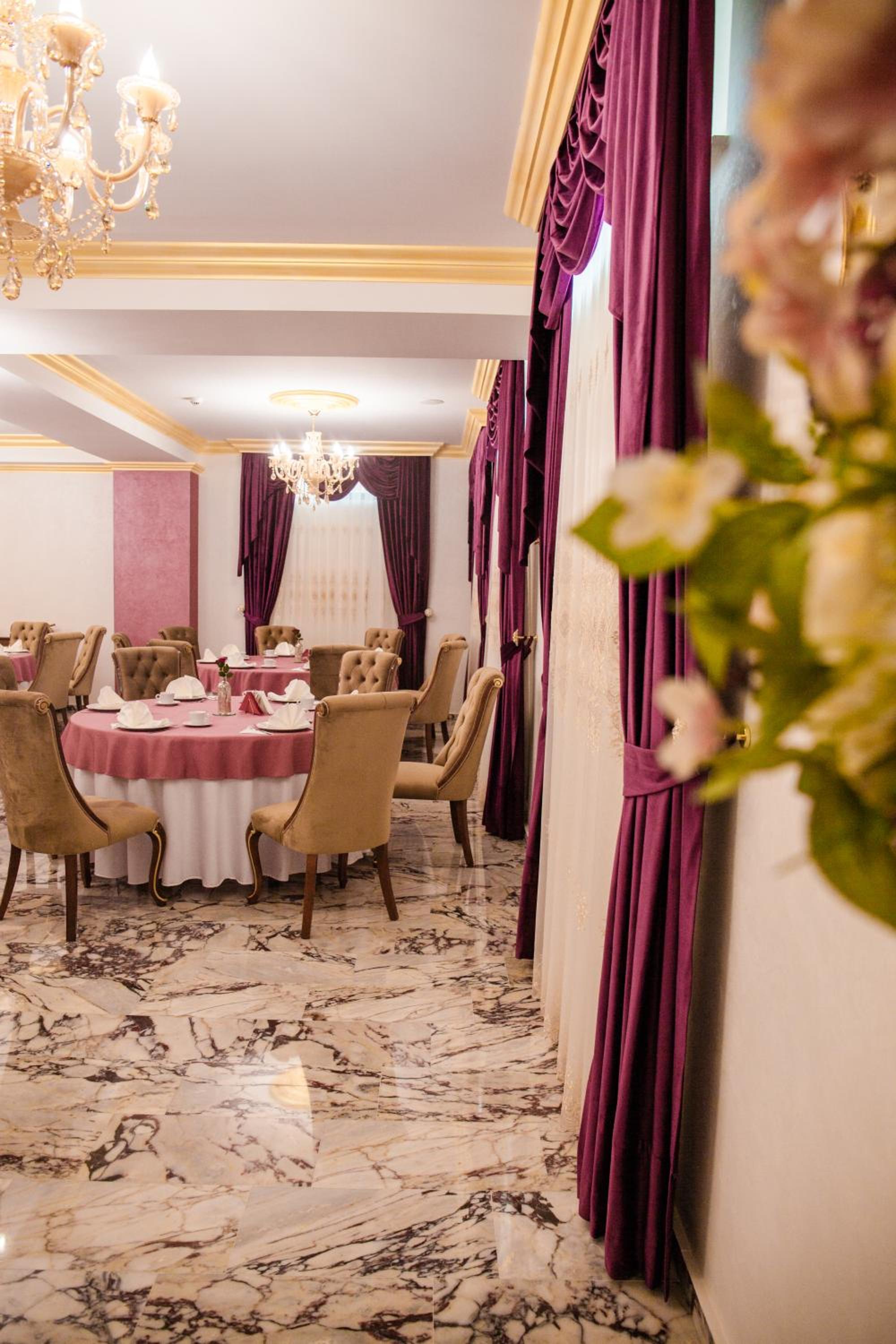 Deluxe King Room - Photo 18