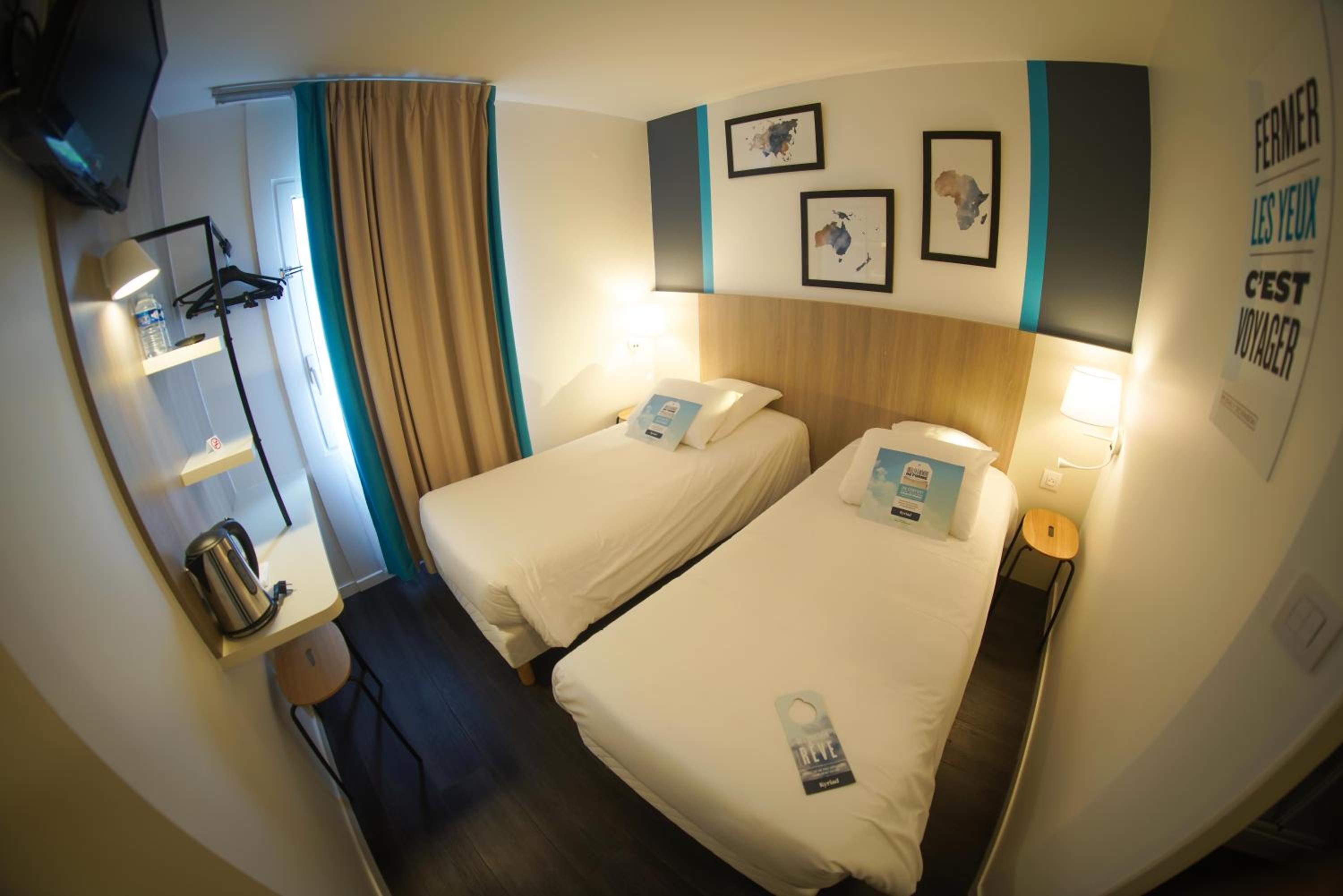 Twin Room - Photo 10