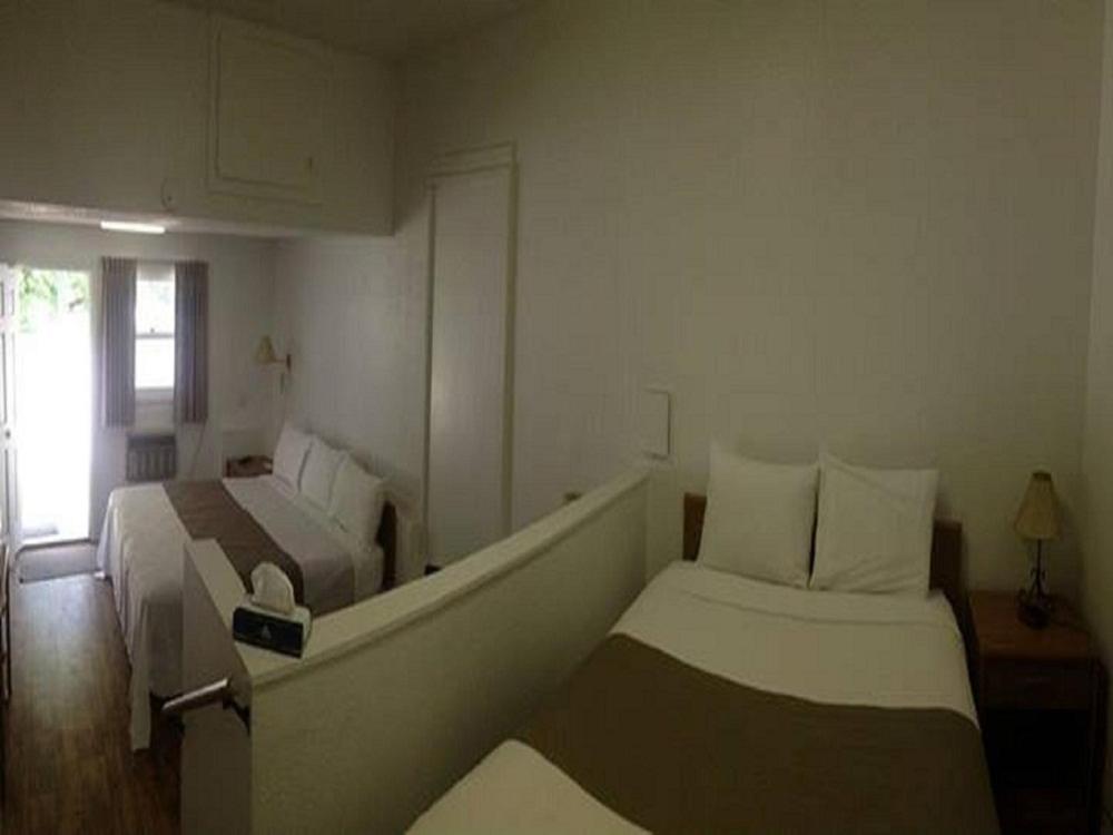 2 Queen Beds Non-Smoking - Photo 18