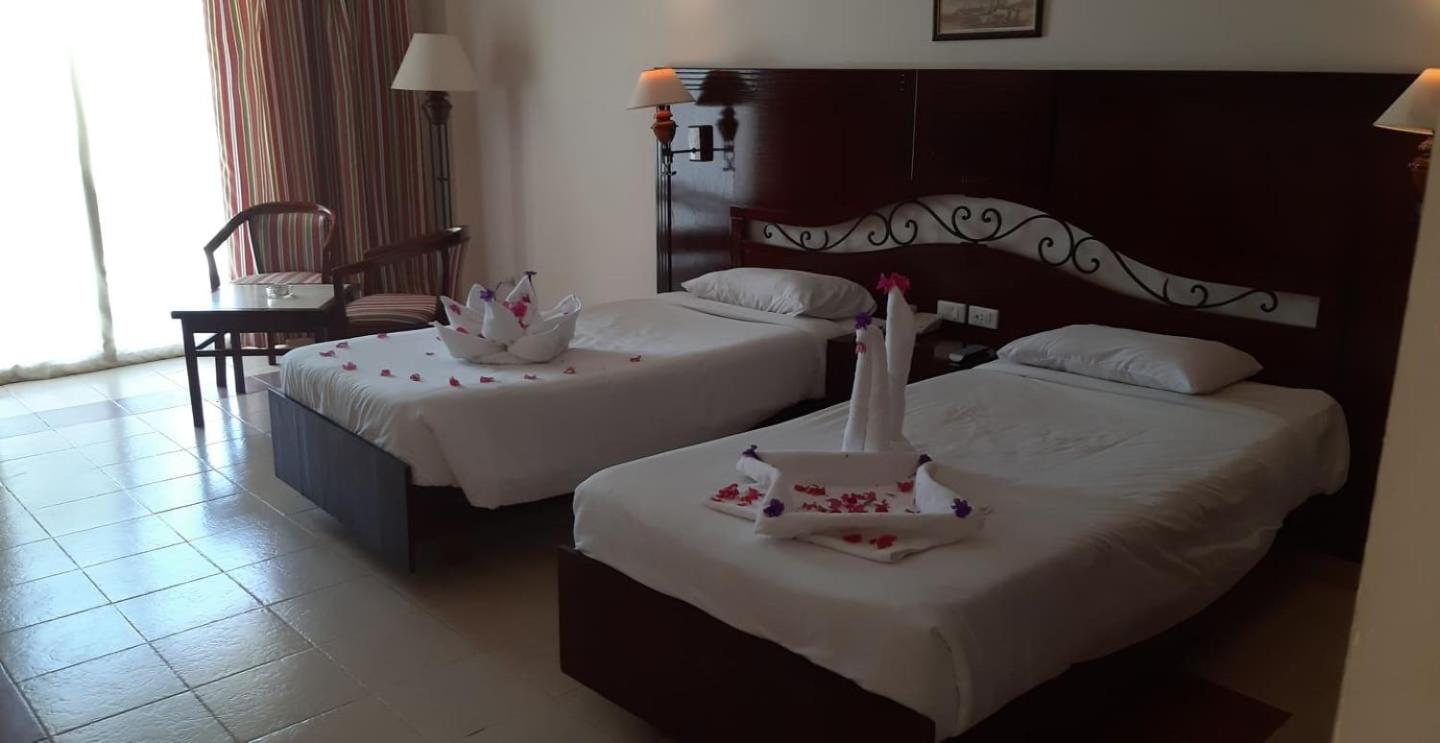 Deluxe Double or Twin Room with Beach Front photo 3