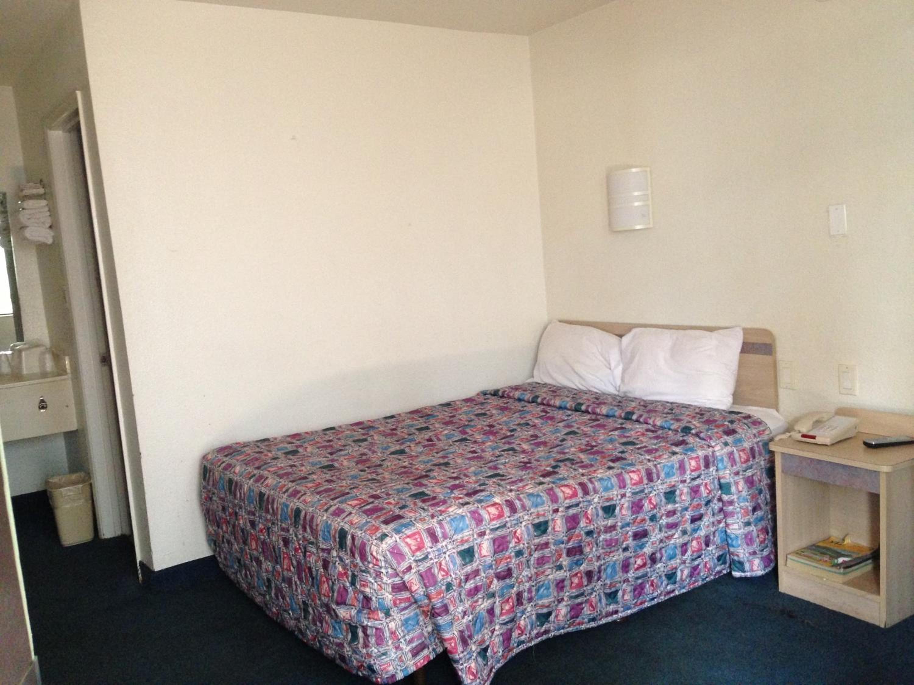 Queen Room - Photo 3