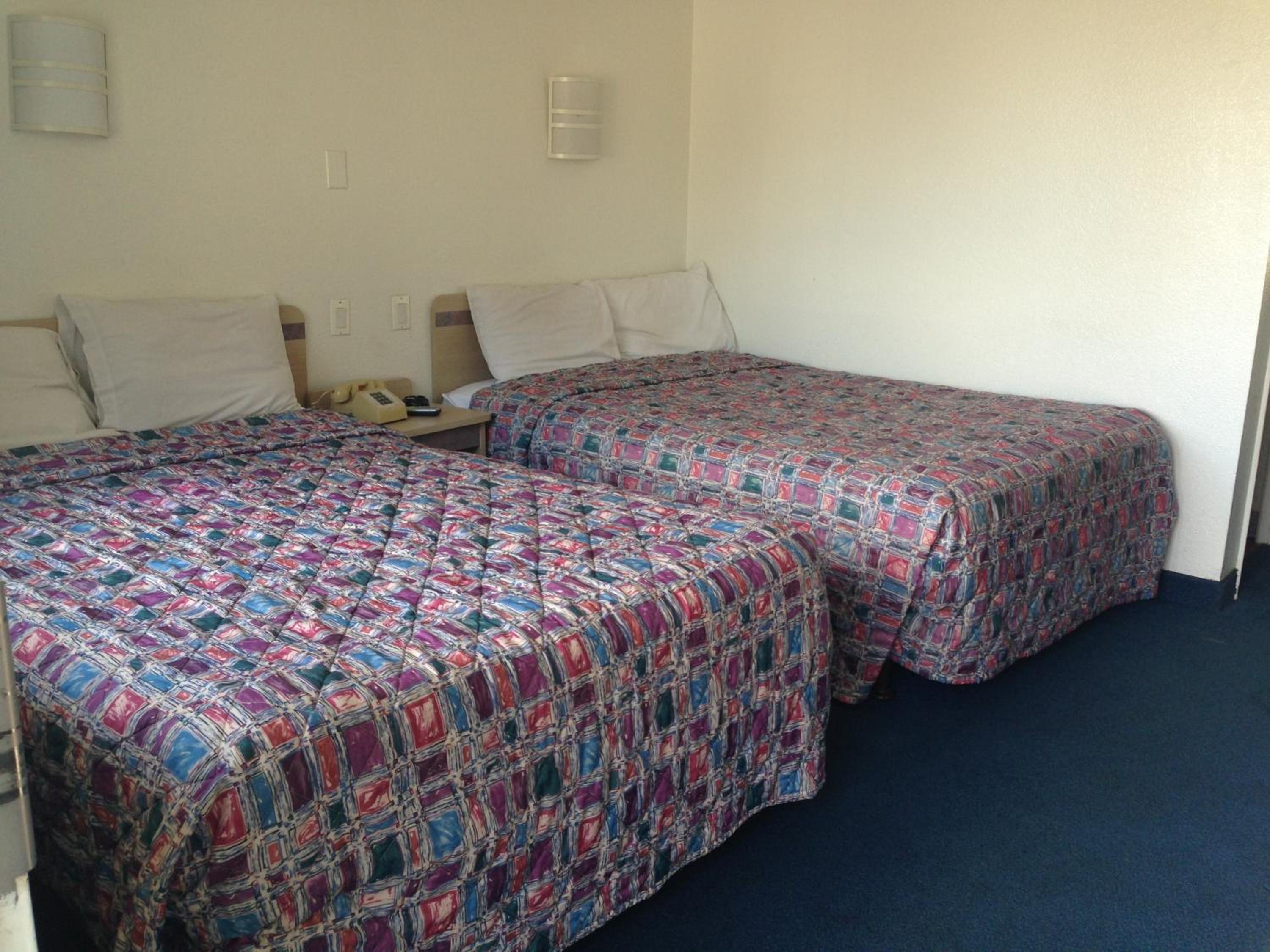 Double Room with Two Double Beds - Photo 5