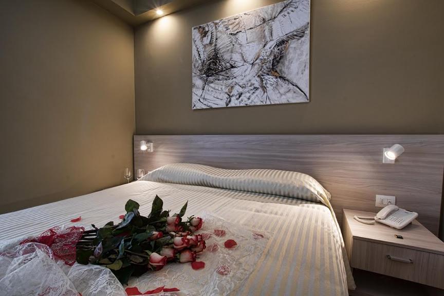 Double or Twin Room - Photo 9