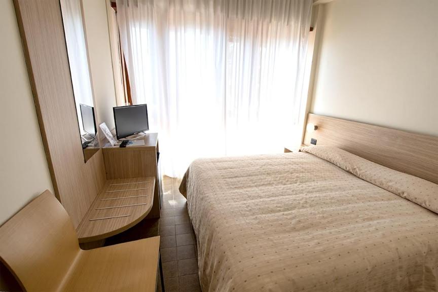 Double or Twin Room - Photo 20