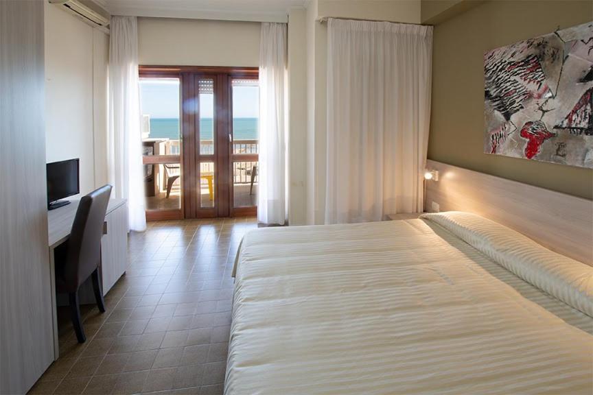 Double Room with Sea View photo 2