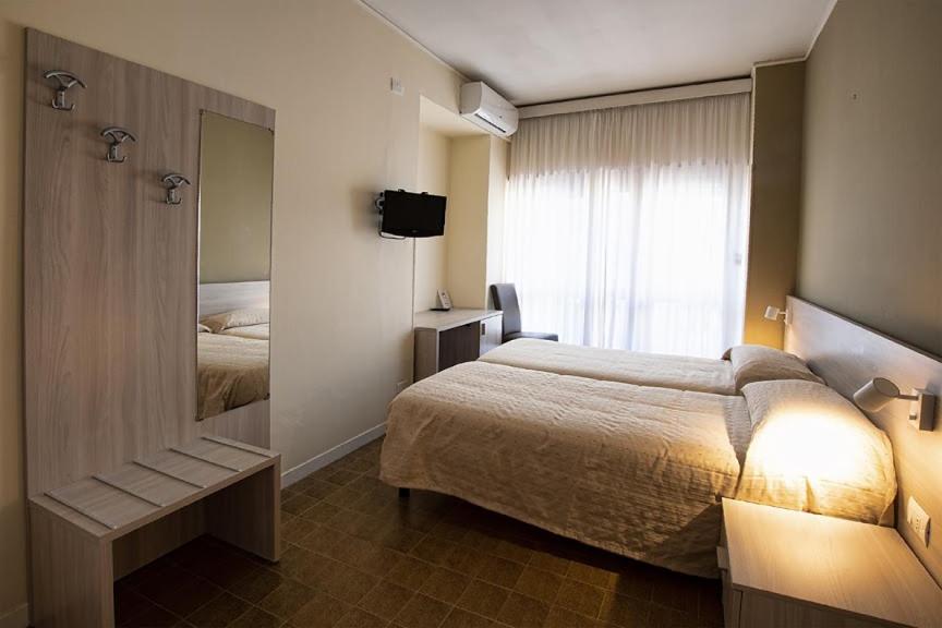 Double or Twin Room - Photo 14