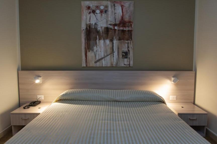 Double or Twin Room - Photo 4