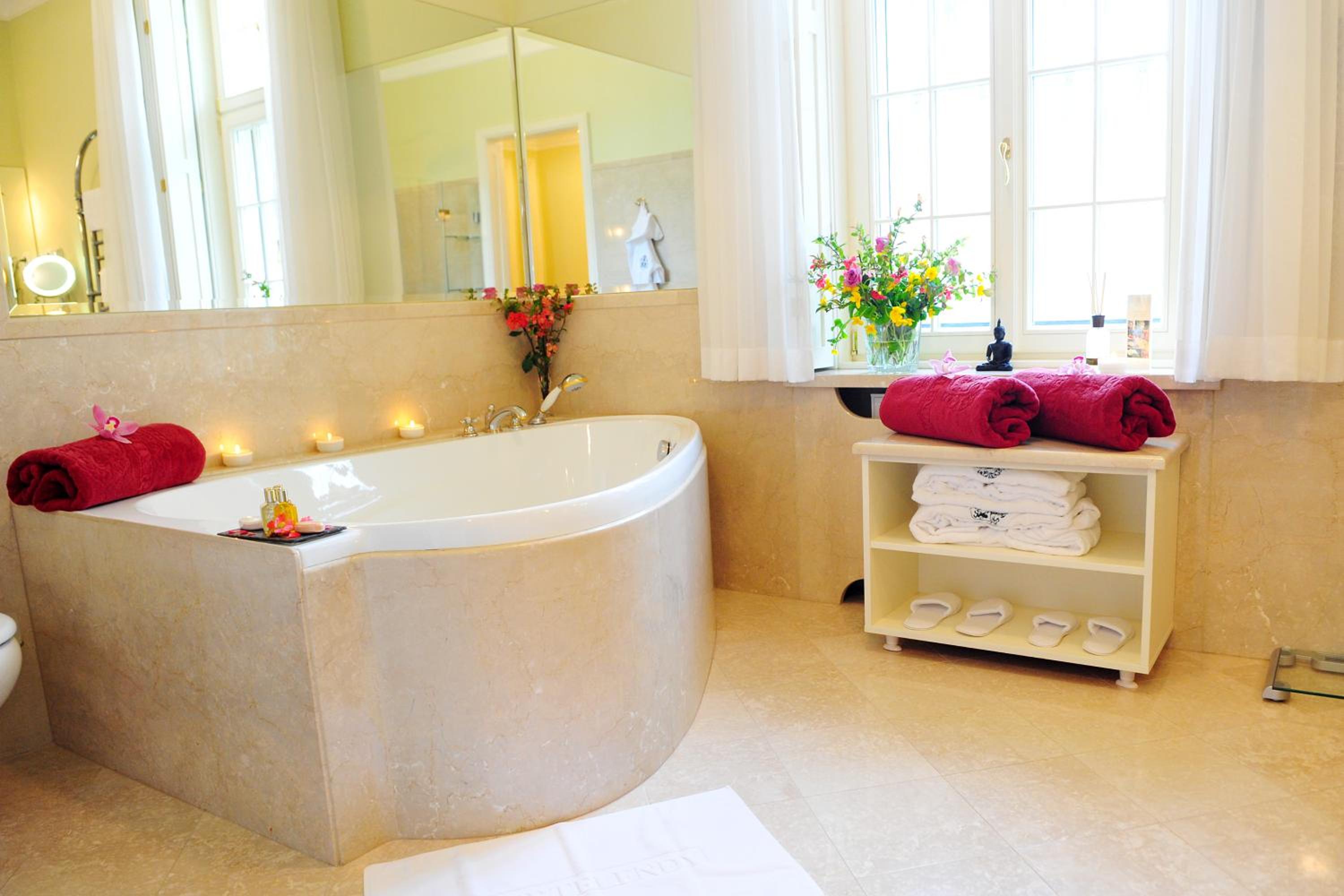 Deluxe Junior Suite photo 3
