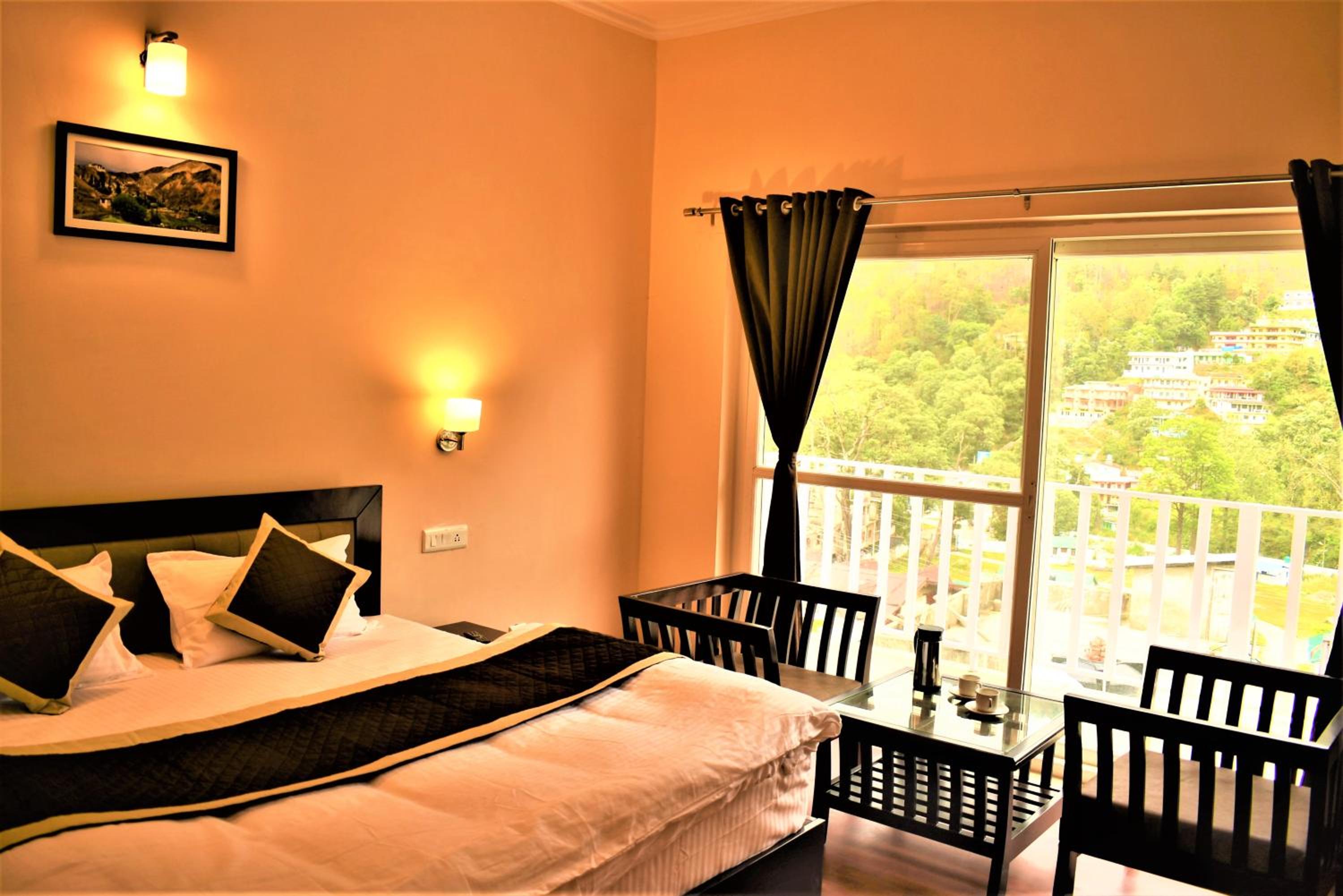 King Room with Balcony photo 1