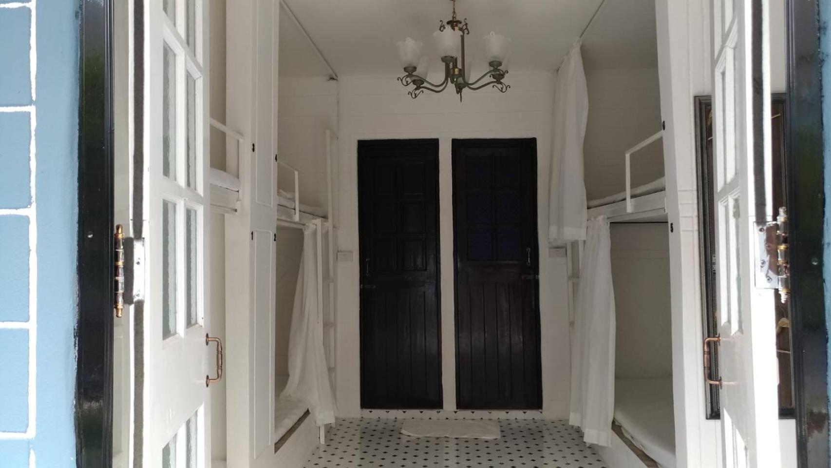 Family Room with Private Bathroom photo 2