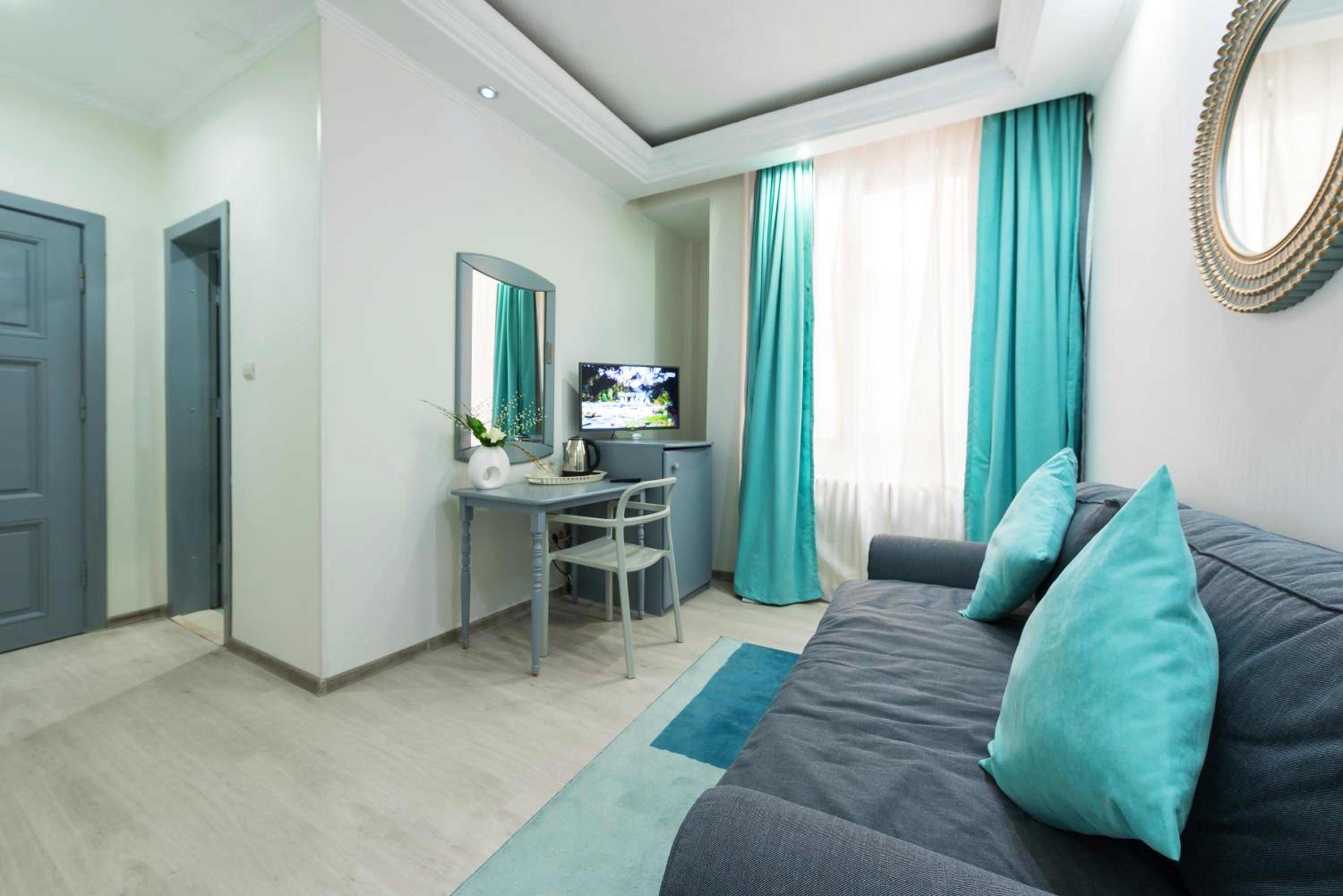 Suite - Photo 11