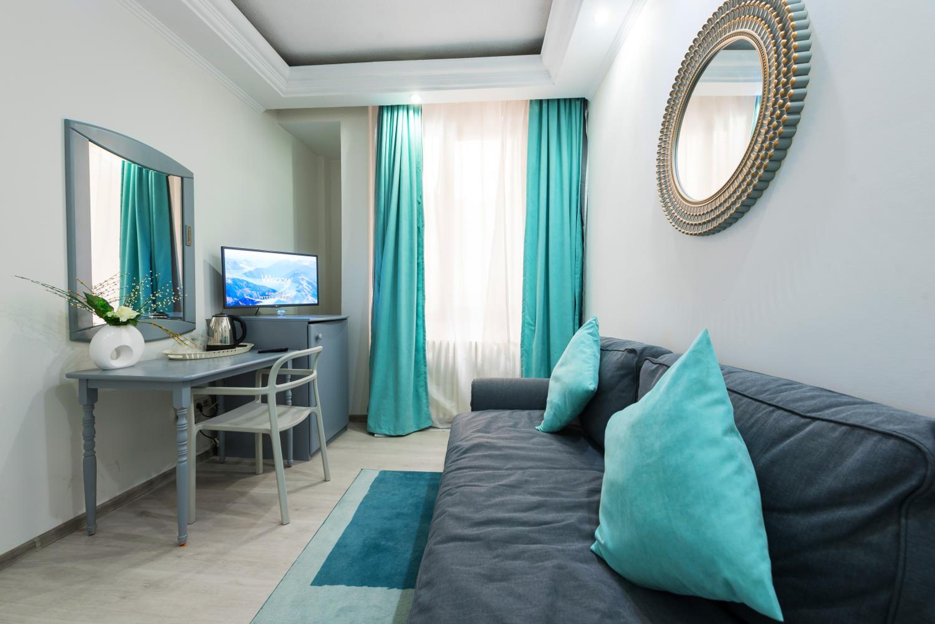 Suite - Photo 12