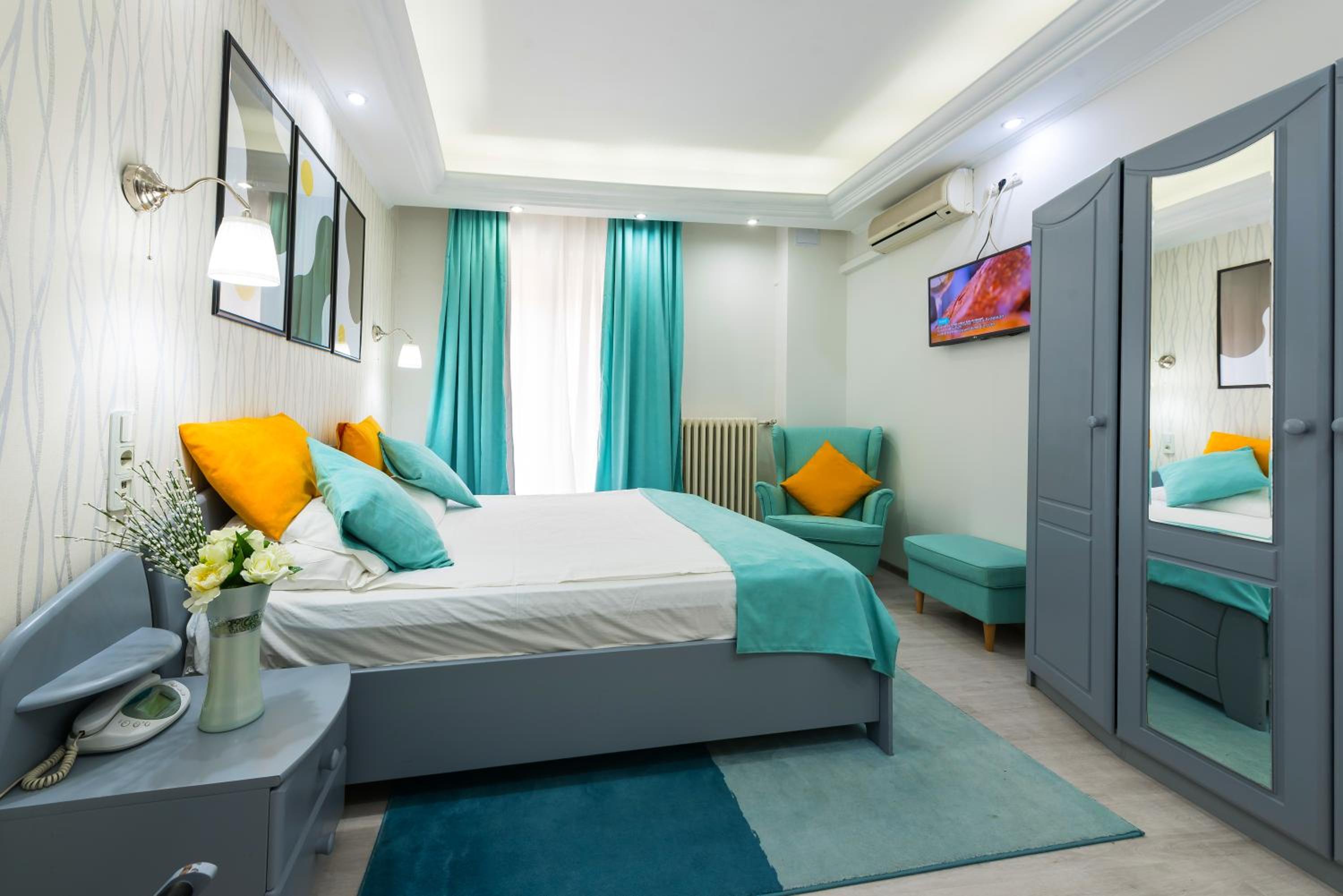 Suite - Photo 14