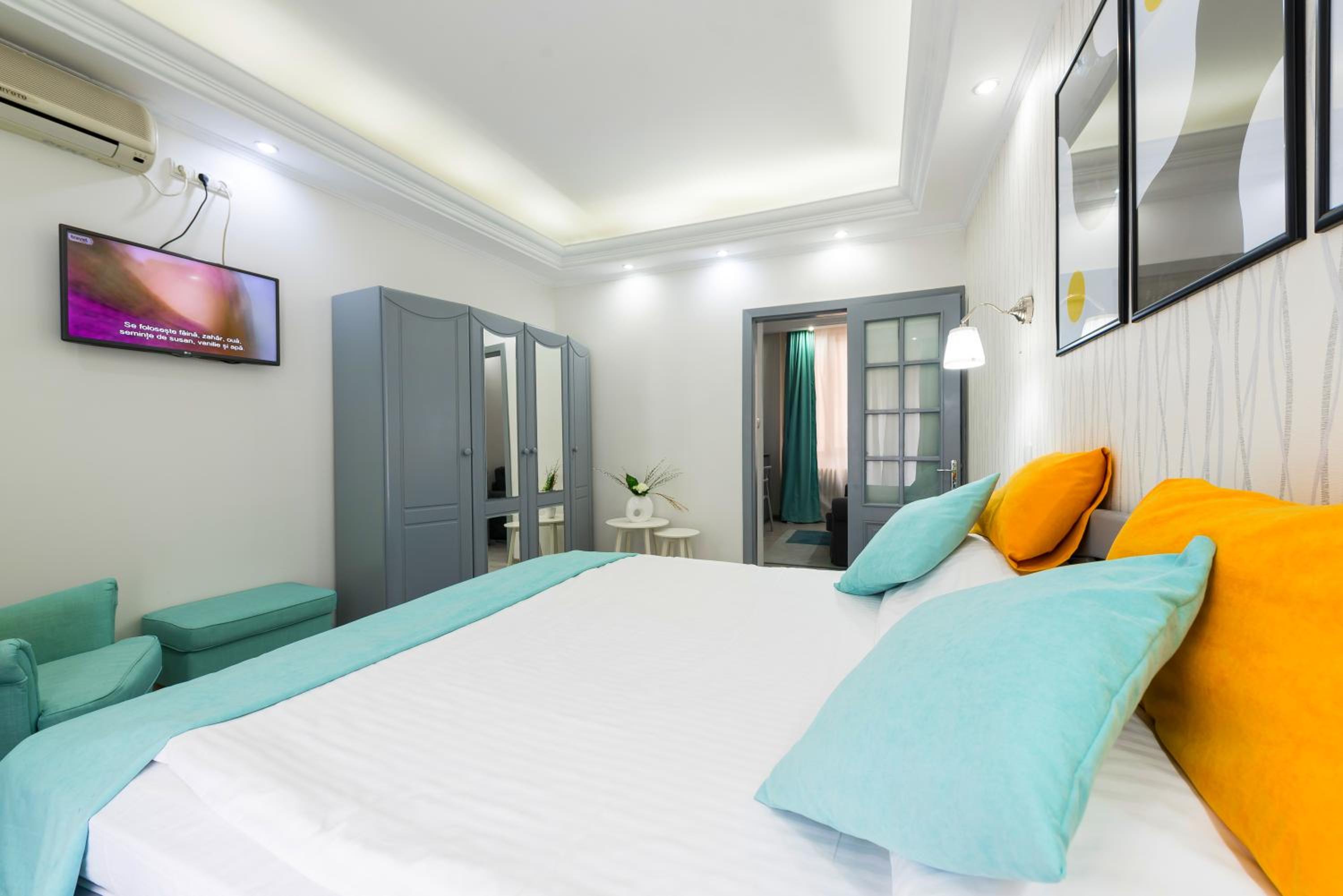 Suite - Photo 15