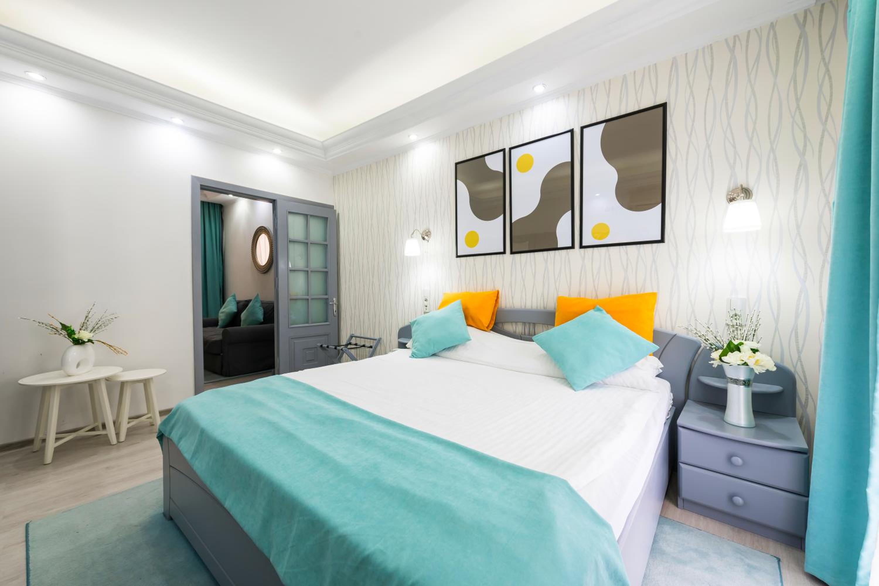 Suite - Photo 16