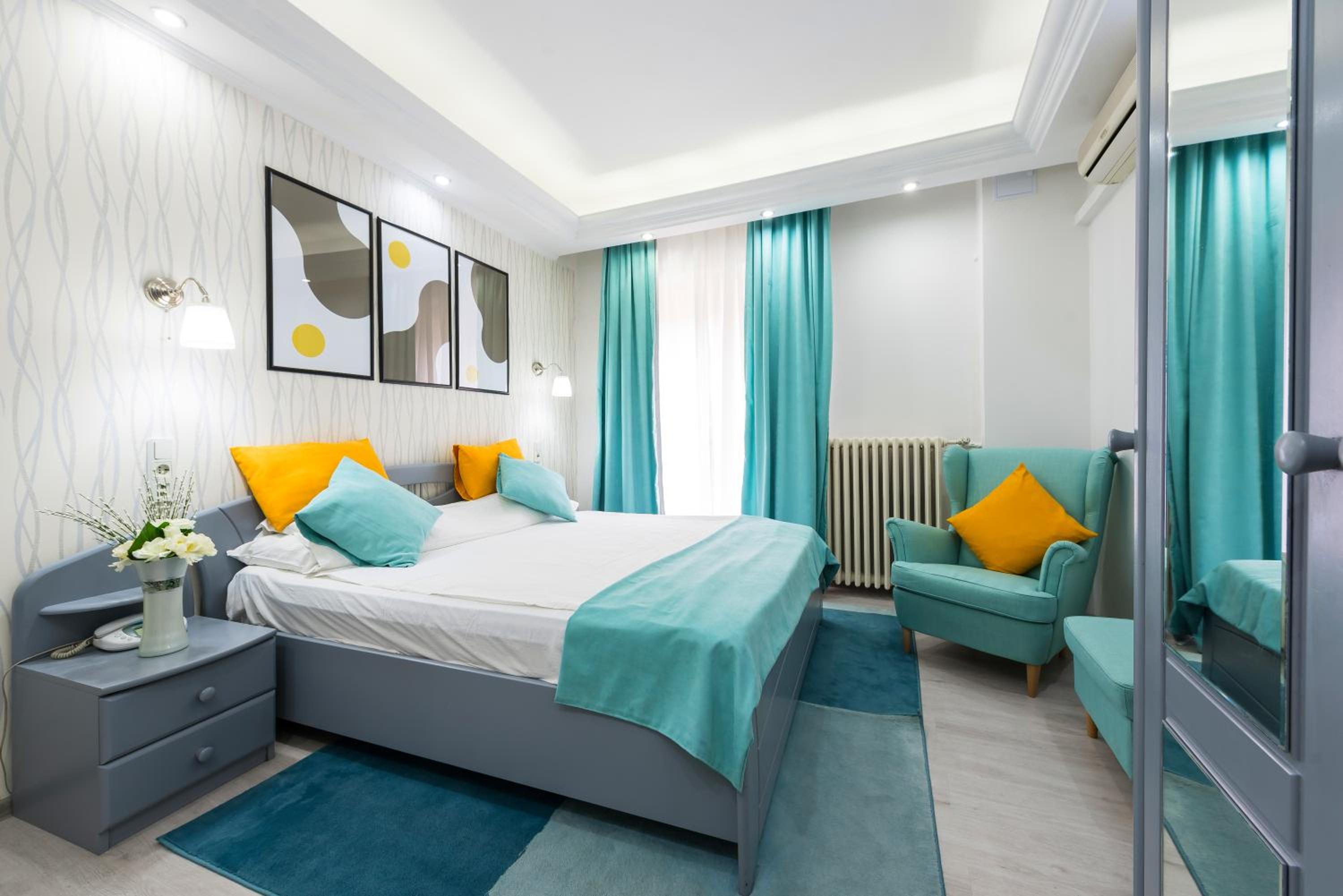Suite - Photo 17