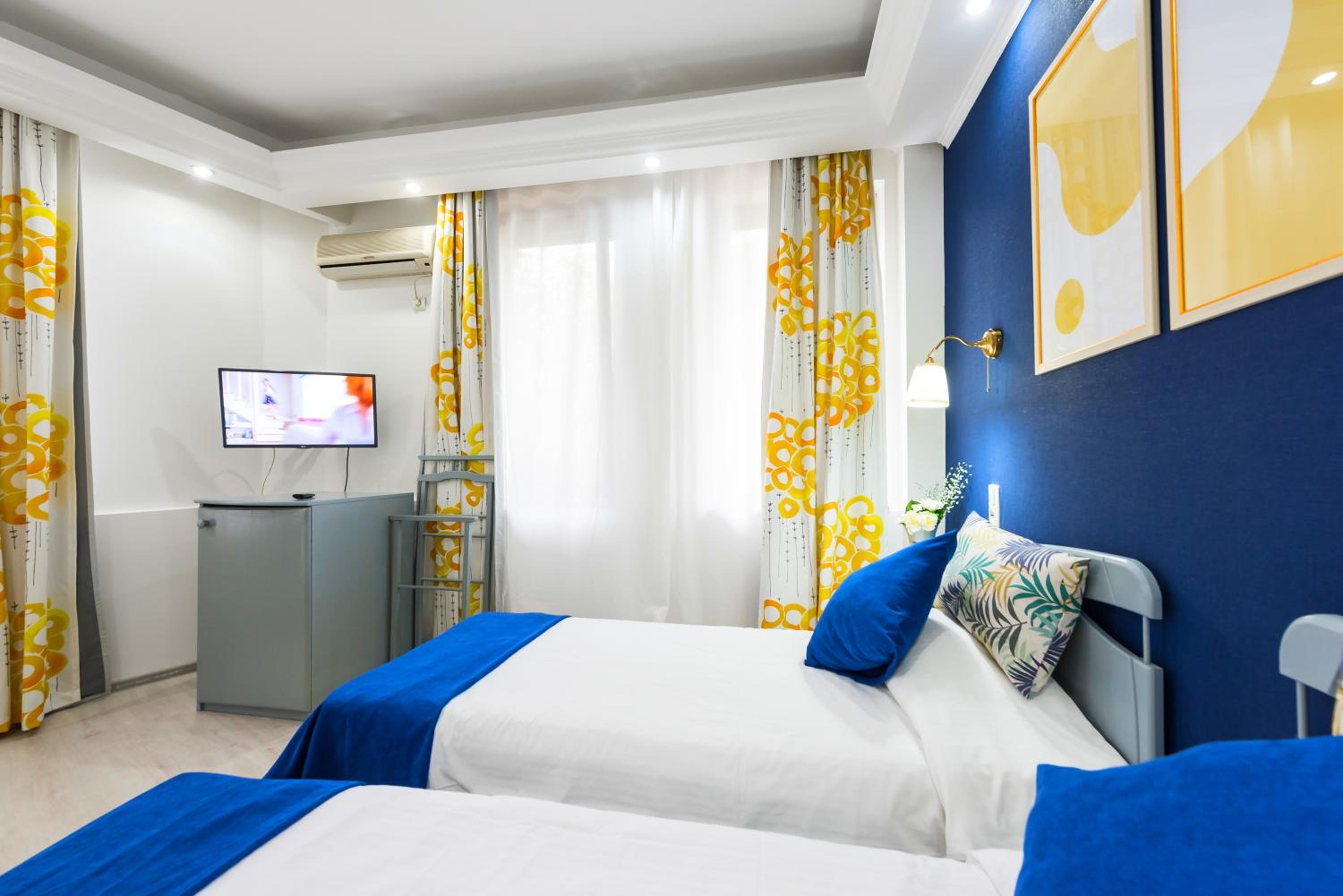 Twin Room - Photo 1