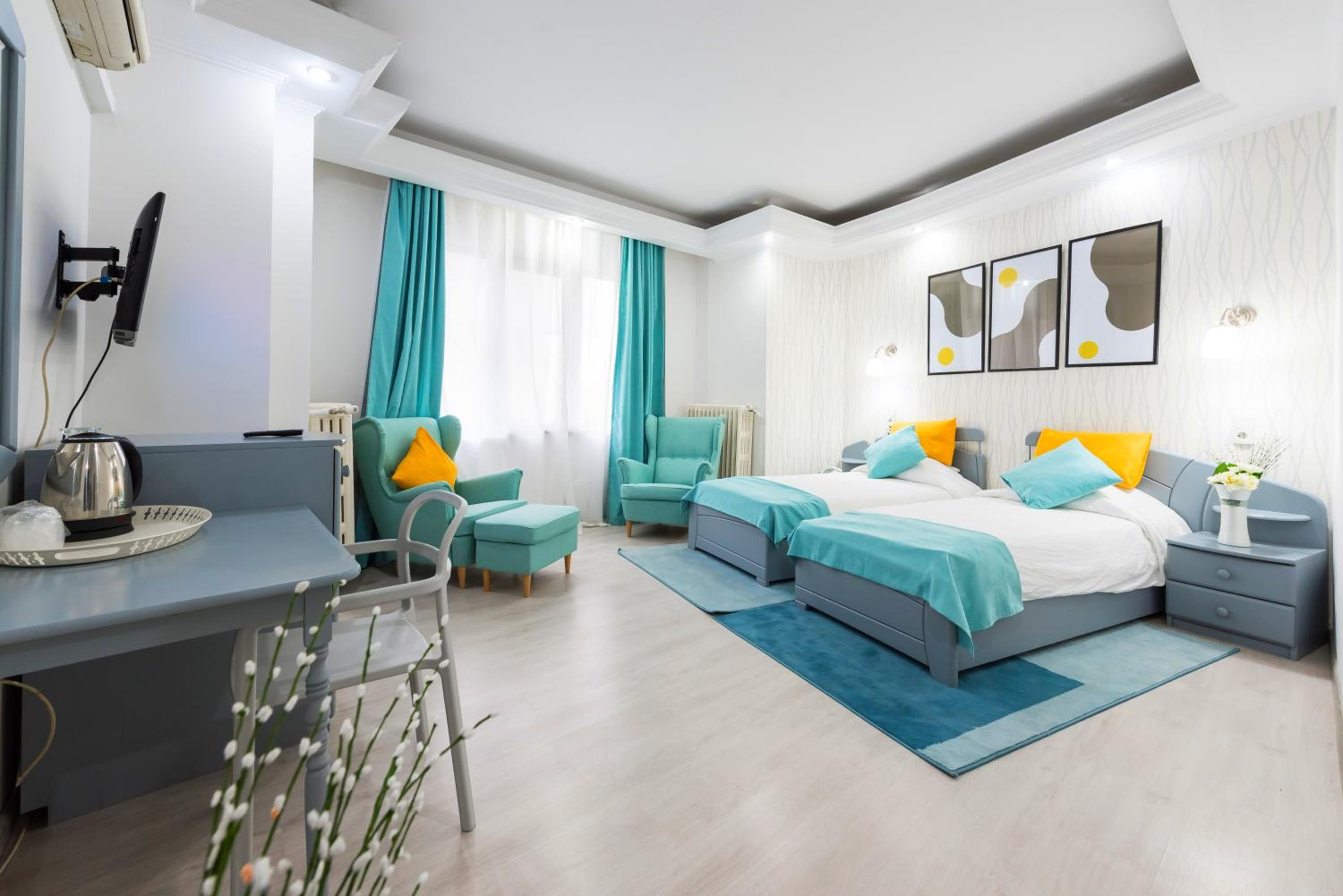 Twin Room - Photo 8
