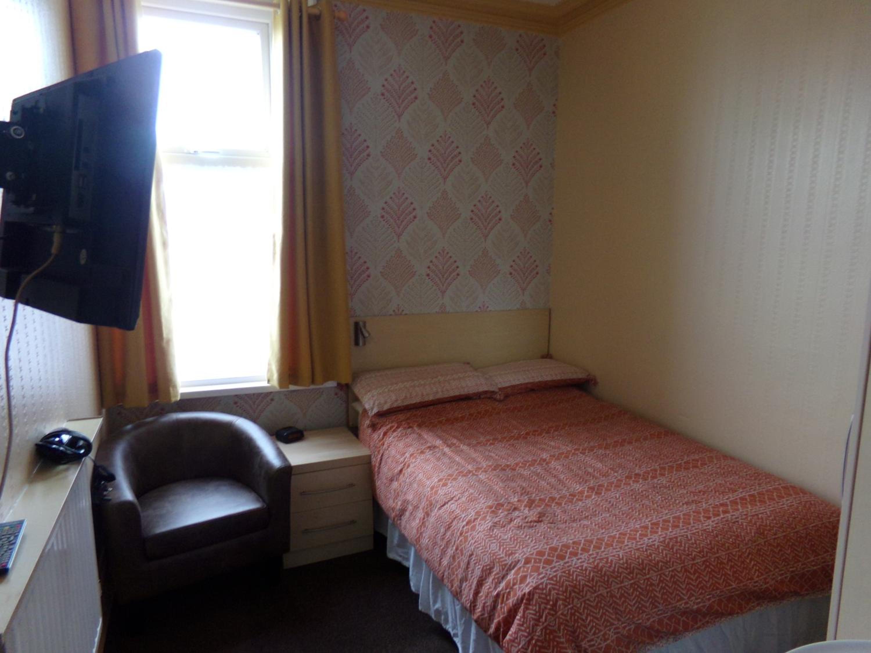 Budget Double Room photo 3