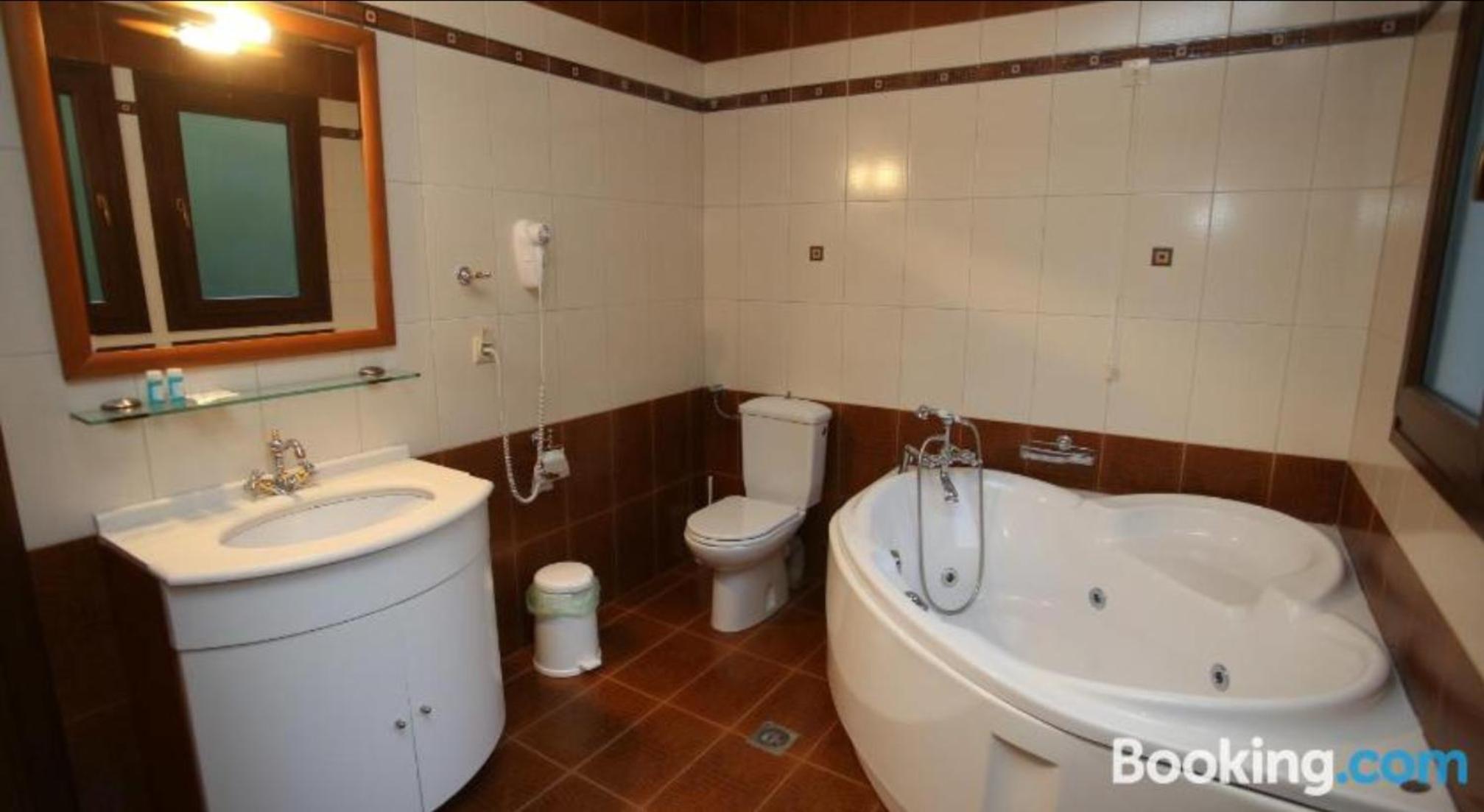 Studio with Spa Bath - Photo 4