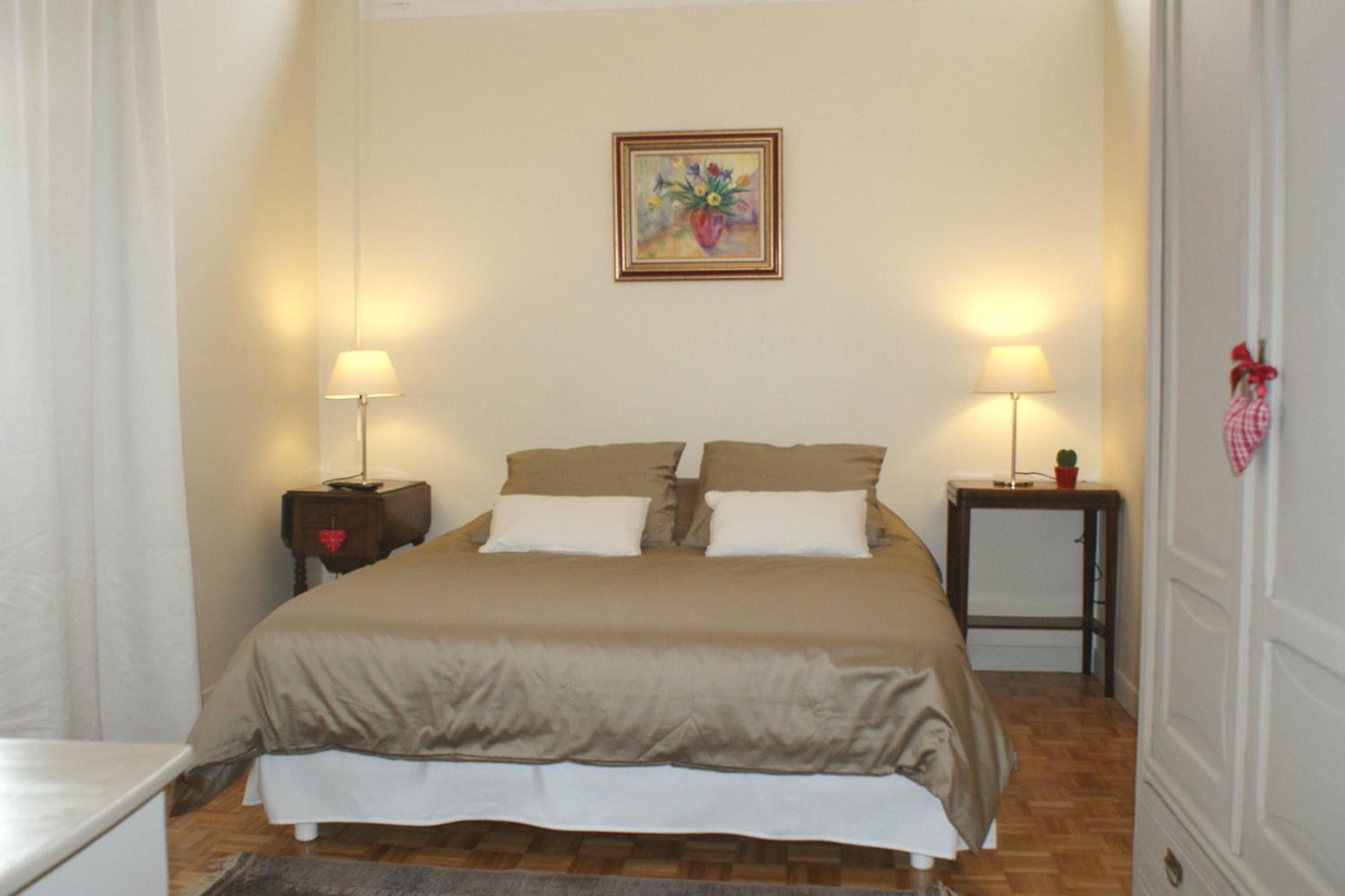 One-Bedroom Apartment - Photo 1